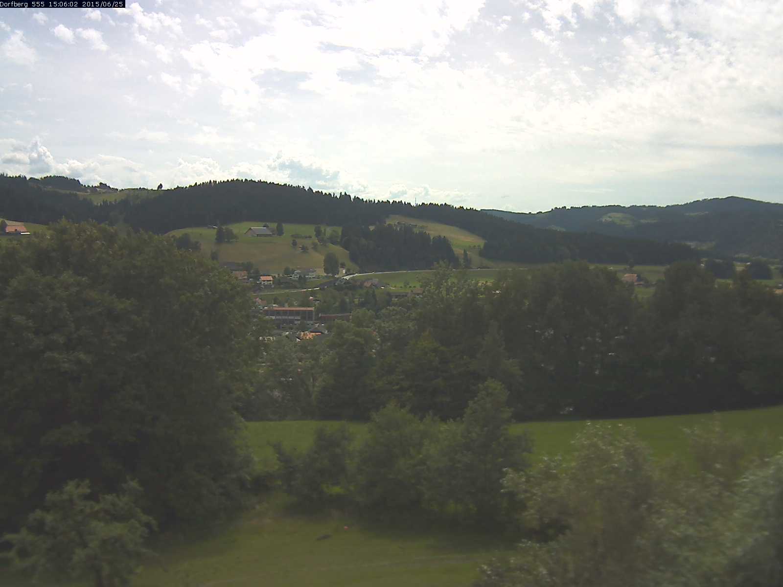Webcam-Bild: Aussicht vom Dorfberg in Langnau 20150625-150601