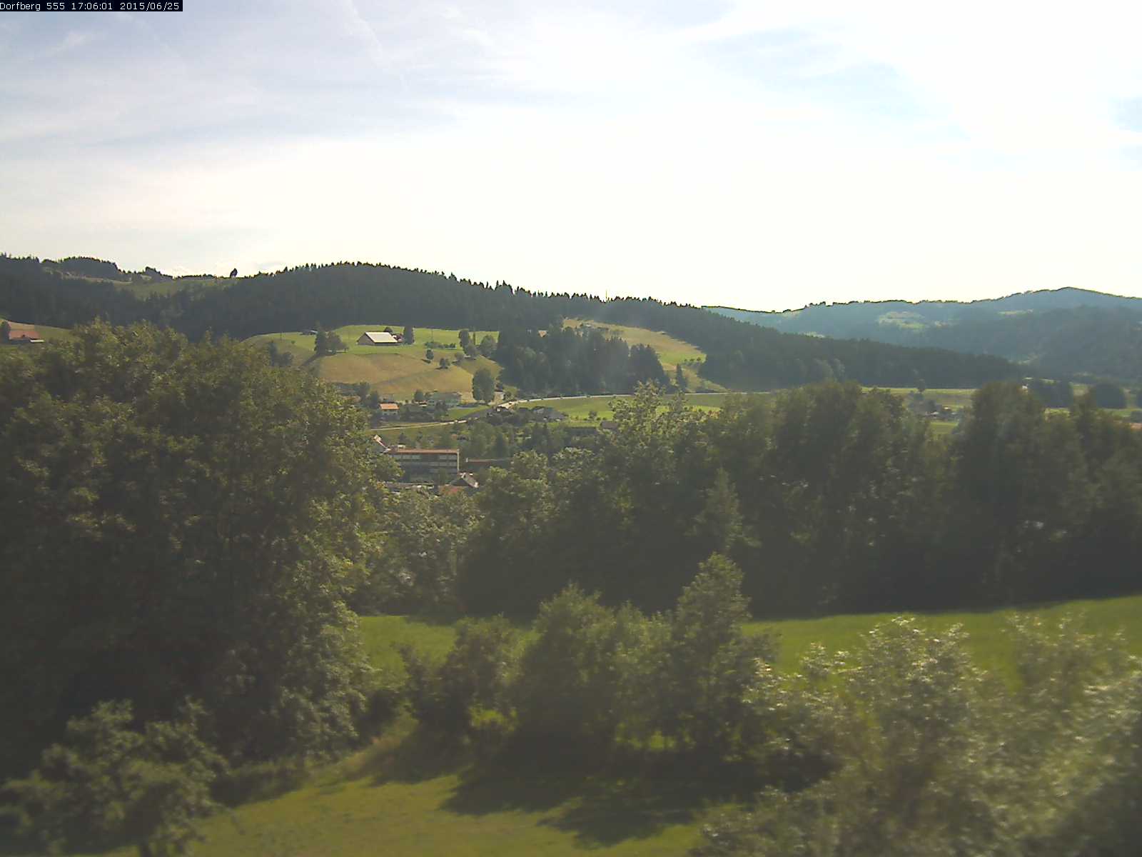 Webcam-Bild: Aussicht vom Dorfberg in Langnau 20150625-170601