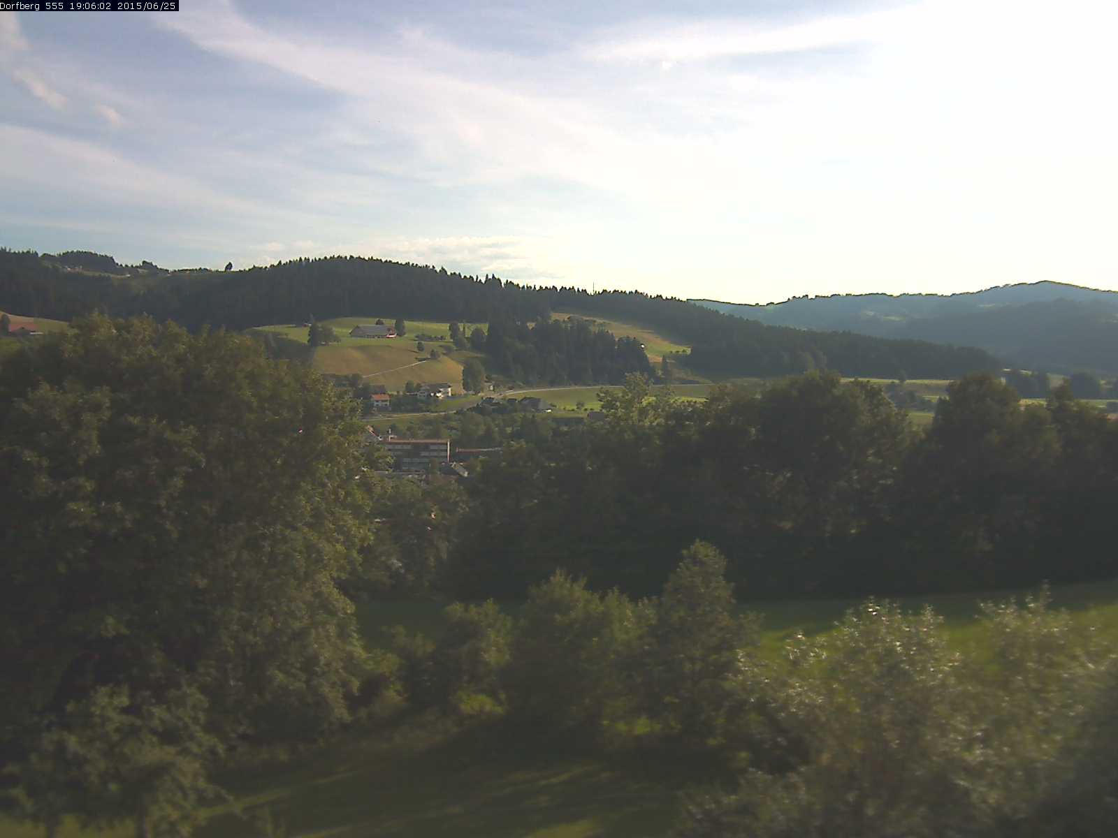 Webcam-Bild: Aussicht vom Dorfberg in Langnau 20150625-190601
