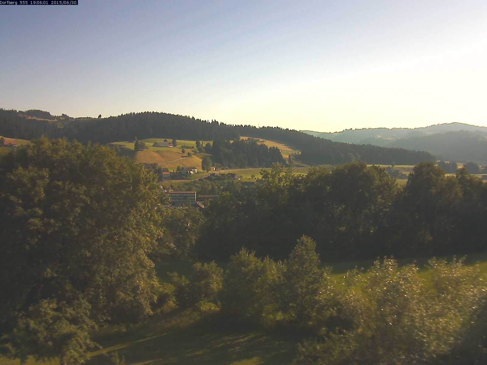 Webcam-Bild: Aussicht vom Dorfberg in Langnau 20150630-190601
