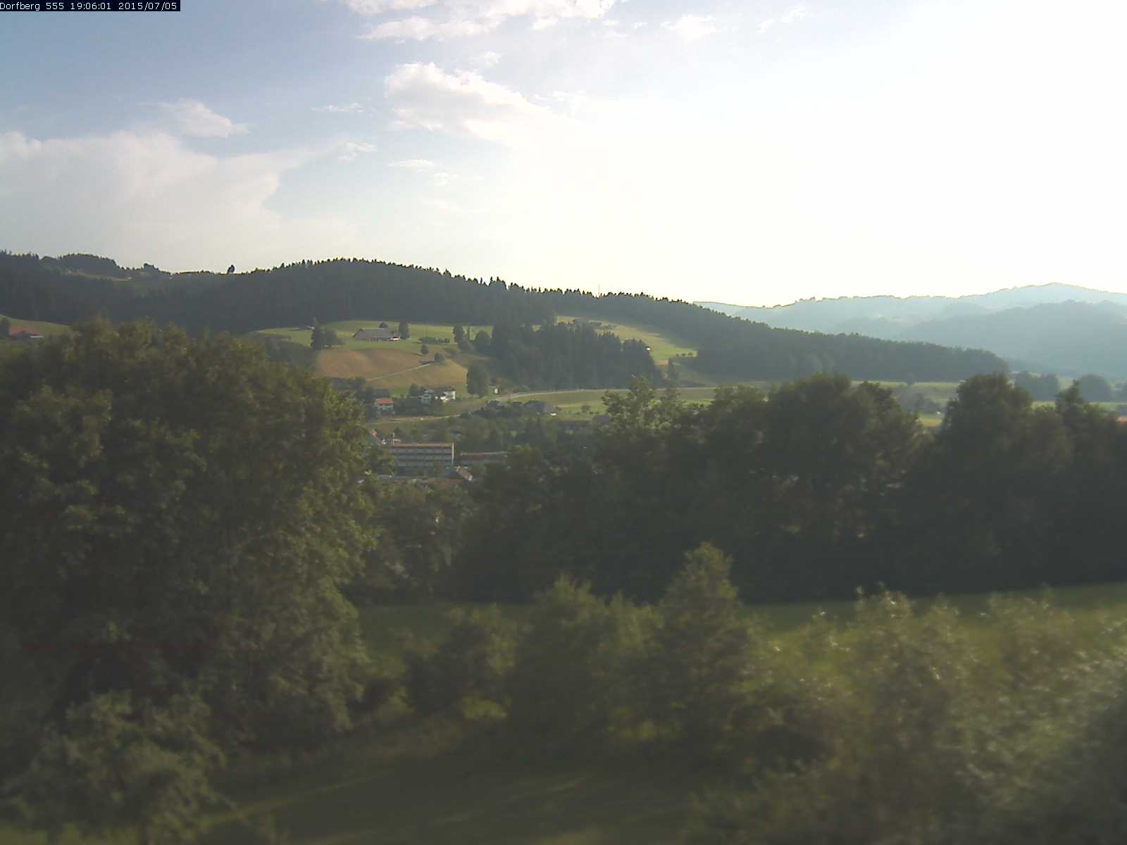 Webcam-Bild: Aussicht vom Dorfberg in Langnau 20150705-190601
