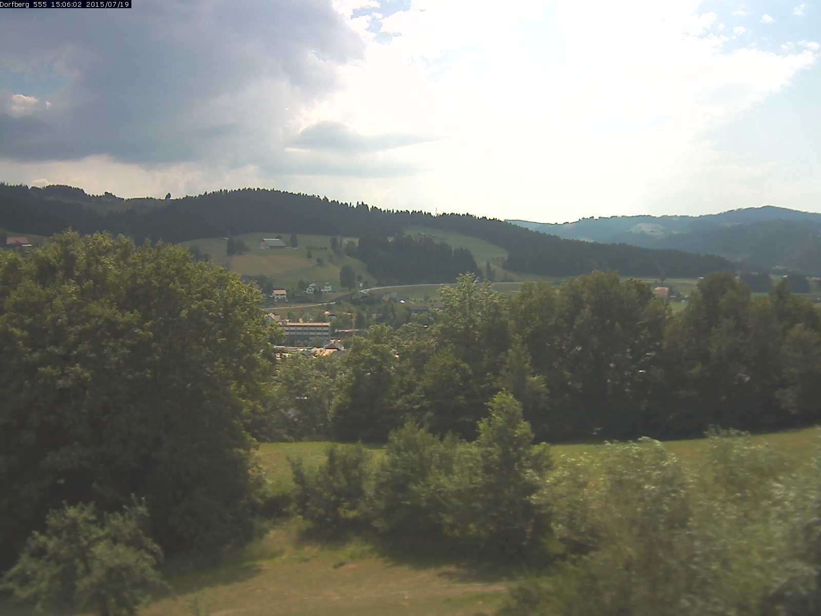 Webcam-Bild: Aussicht vom Dorfberg in Langnau 20150719-150601