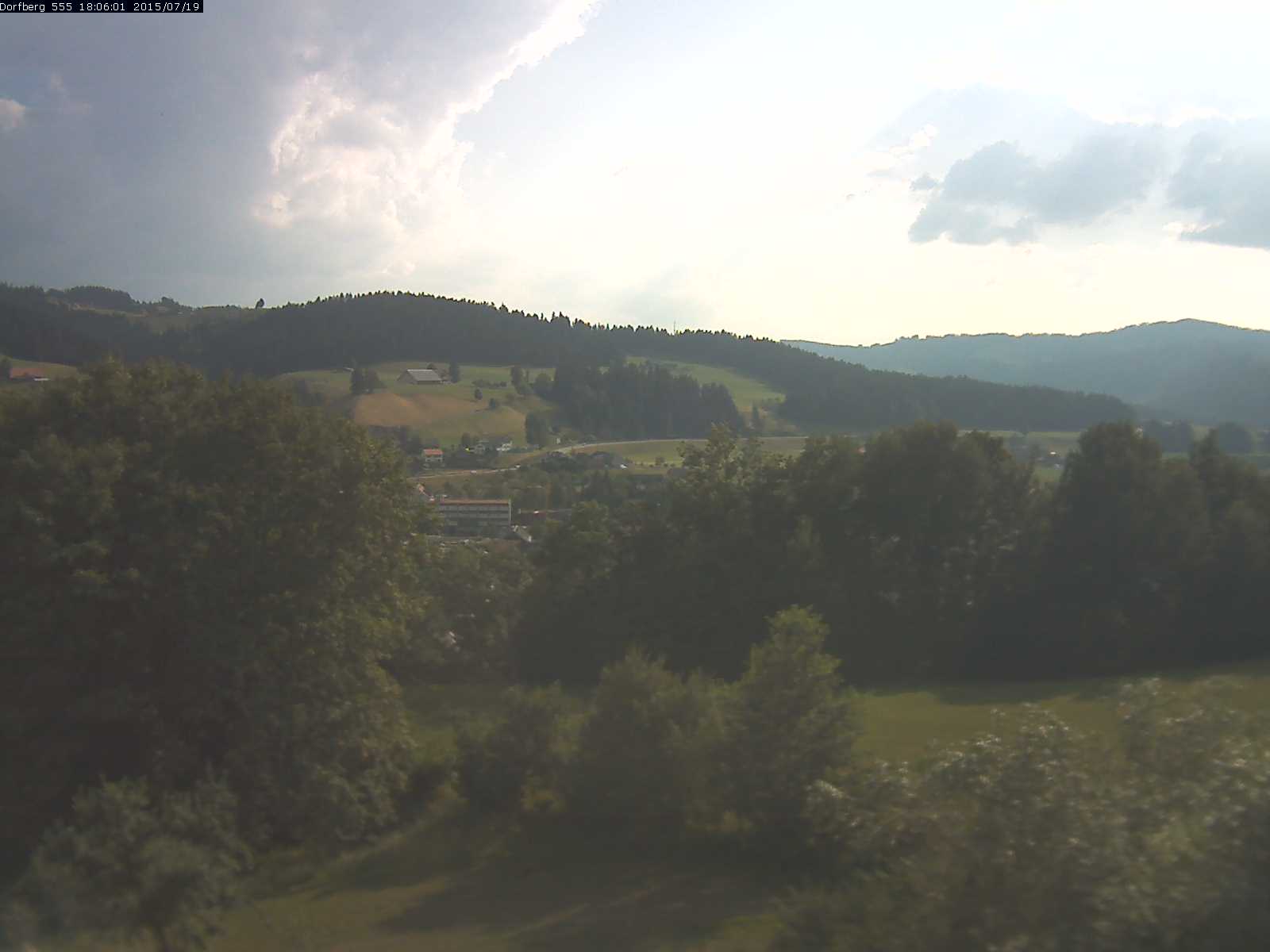 Webcam-Bild: Aussicht vom Dorfberg in Langnau 20150719-180601