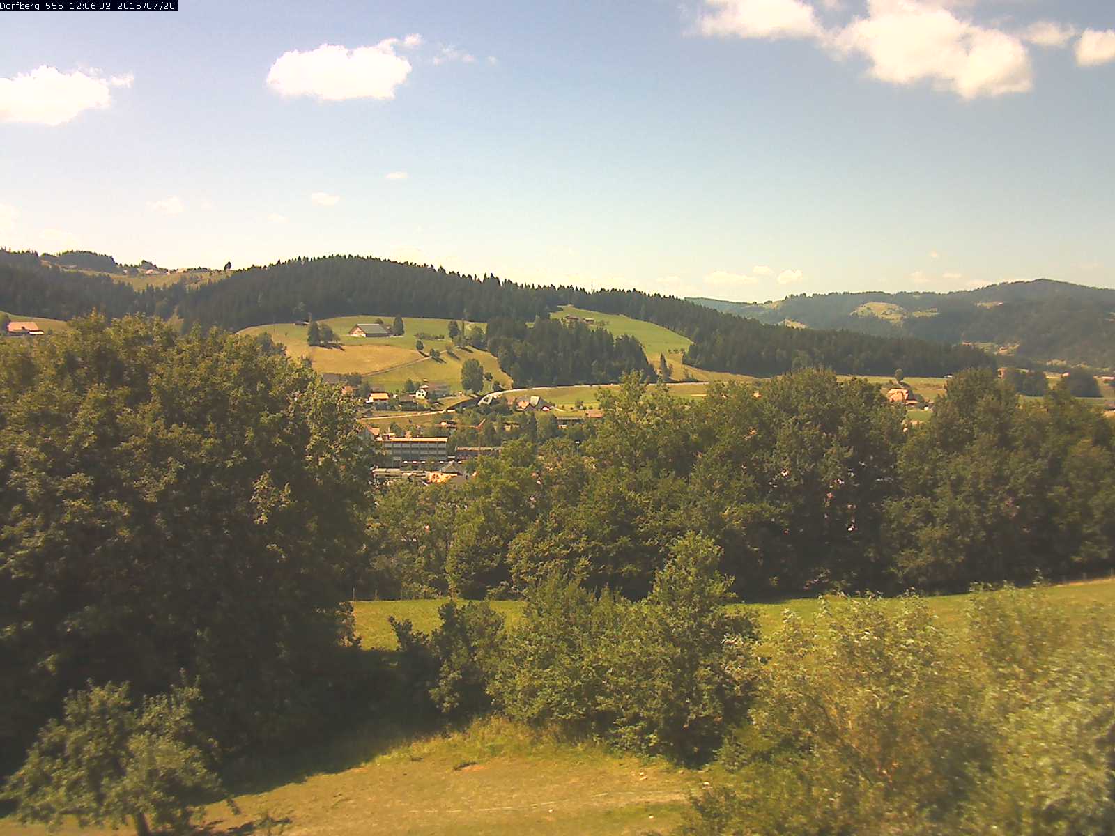 Webcam-Bild: Aussicht vom Dorfberg in Langnau 20150720-120601