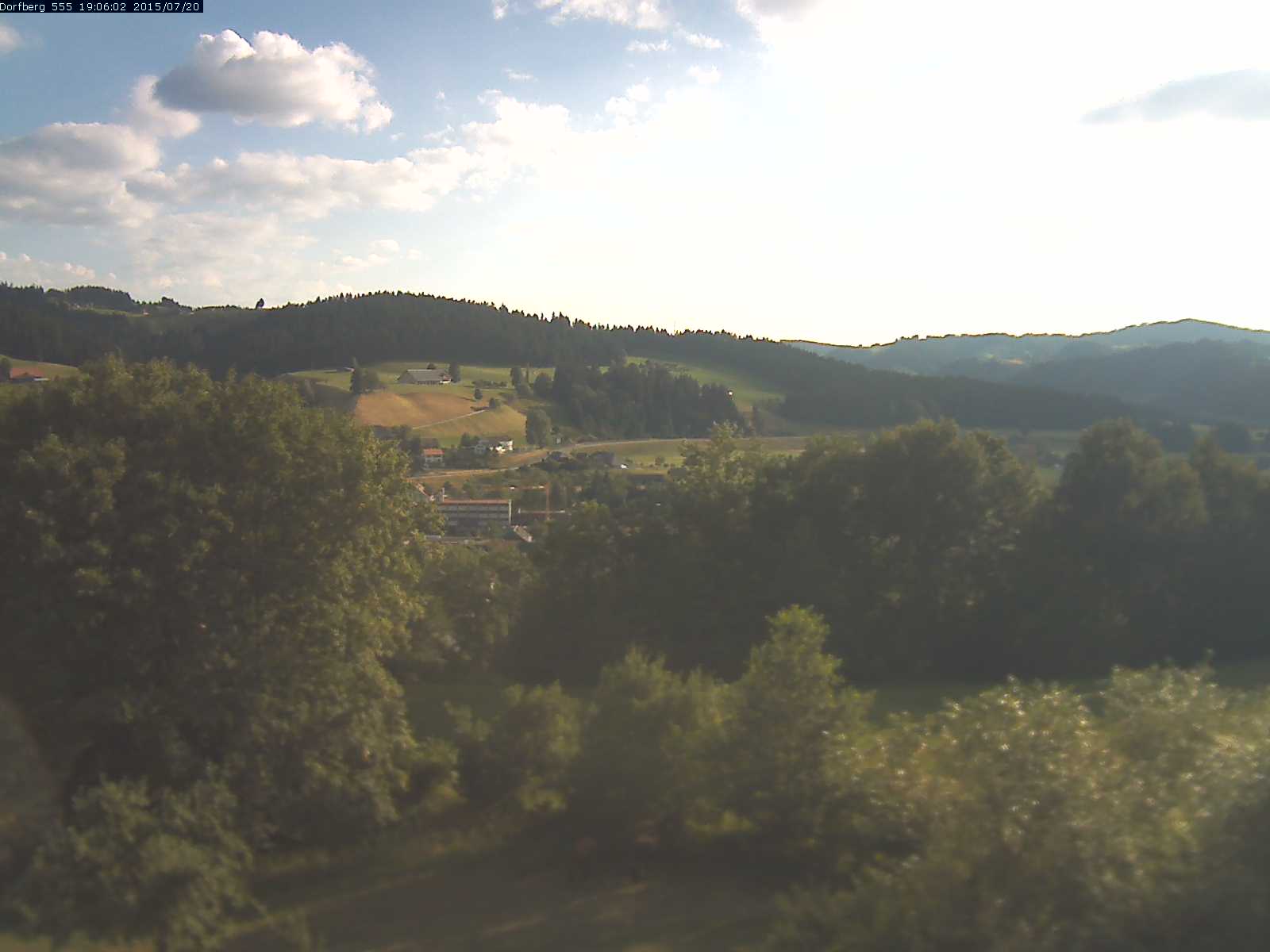 Webcam-Bild: Aussicht vom Dorfberg in Langnau 20150720-190601