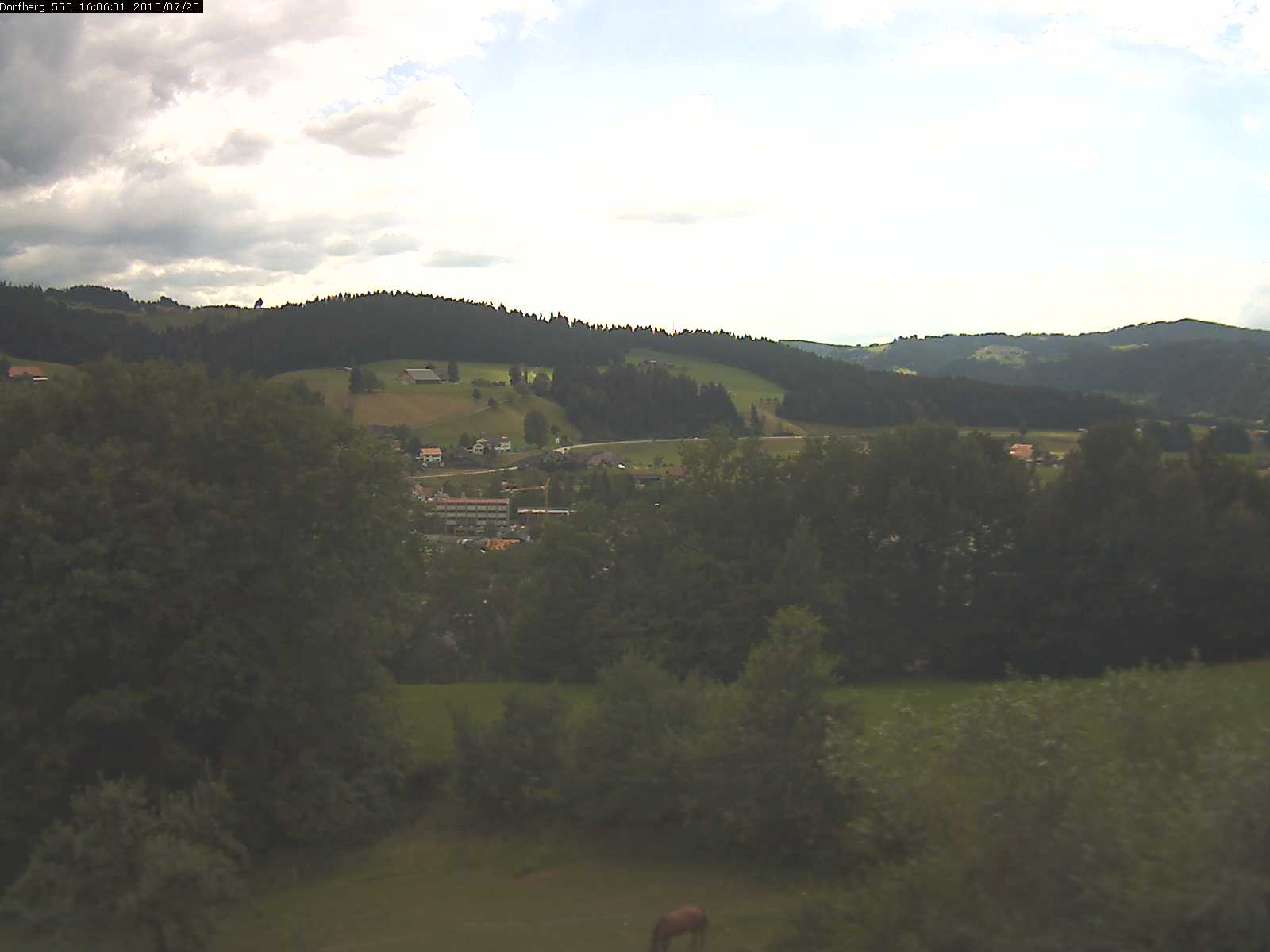 Webcam-Bild: Aussicht vom Dorfberg in Langnau 20150725-160601