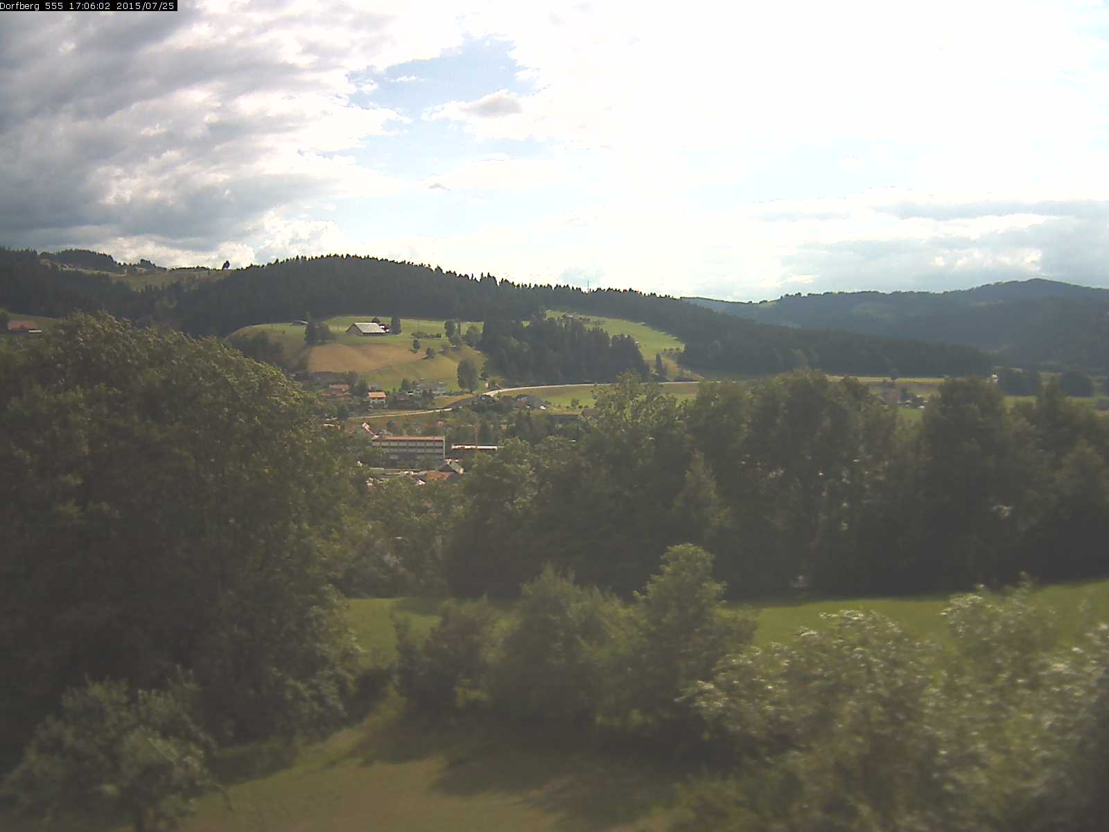 Webcam-Bild: Aussicht vom Dorfberg in Langnau 20150725-170601