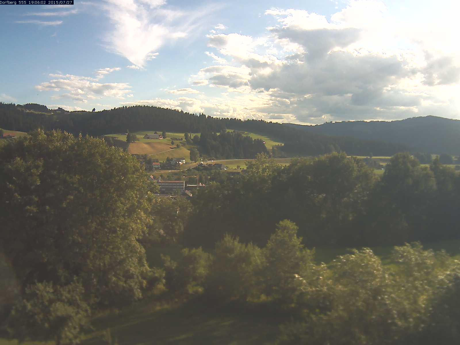 Webcam-Bild: Aussicht vom Dorfberg in Langnau 20150727-190601