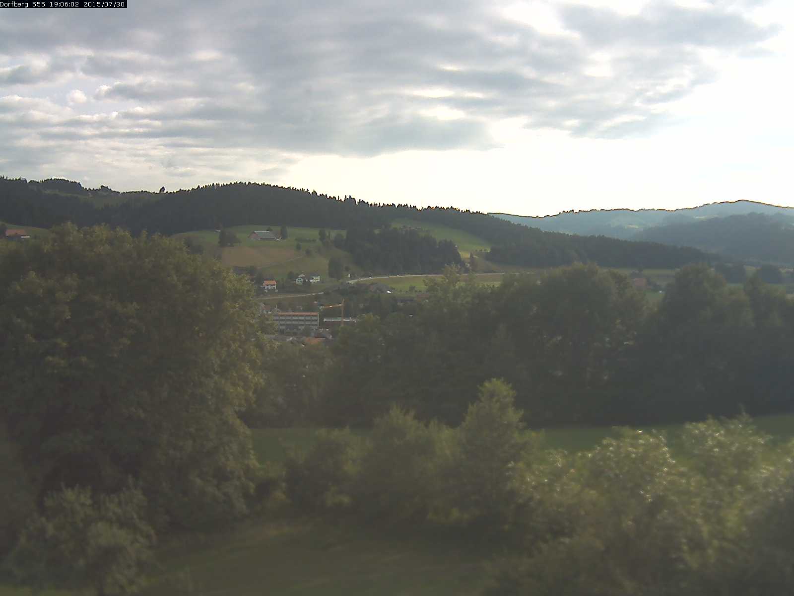 Webcam-Bild: Aussicht vom Dorfberg in Langnau 20150730-190601