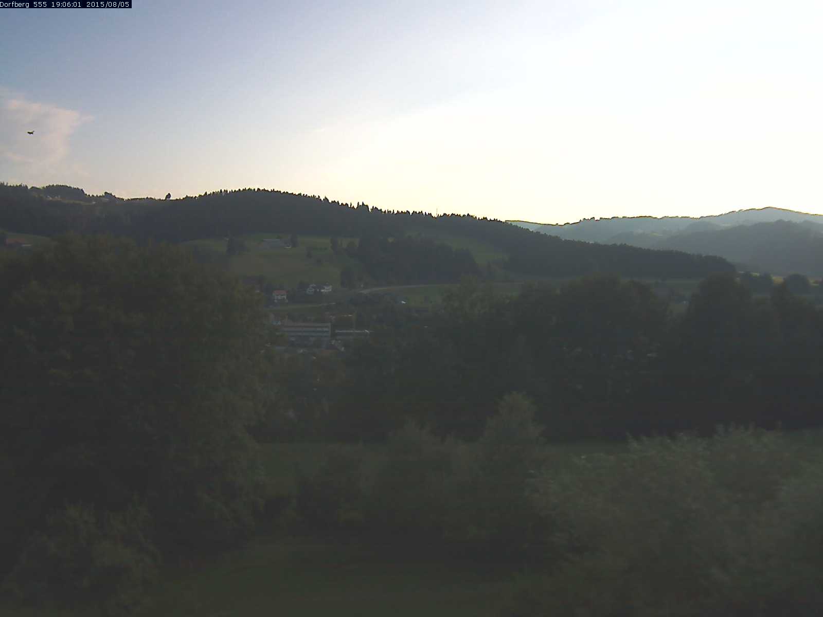Webcam-Bild: Aussicht vom Dorfberg in Langnau 20150805-190601
