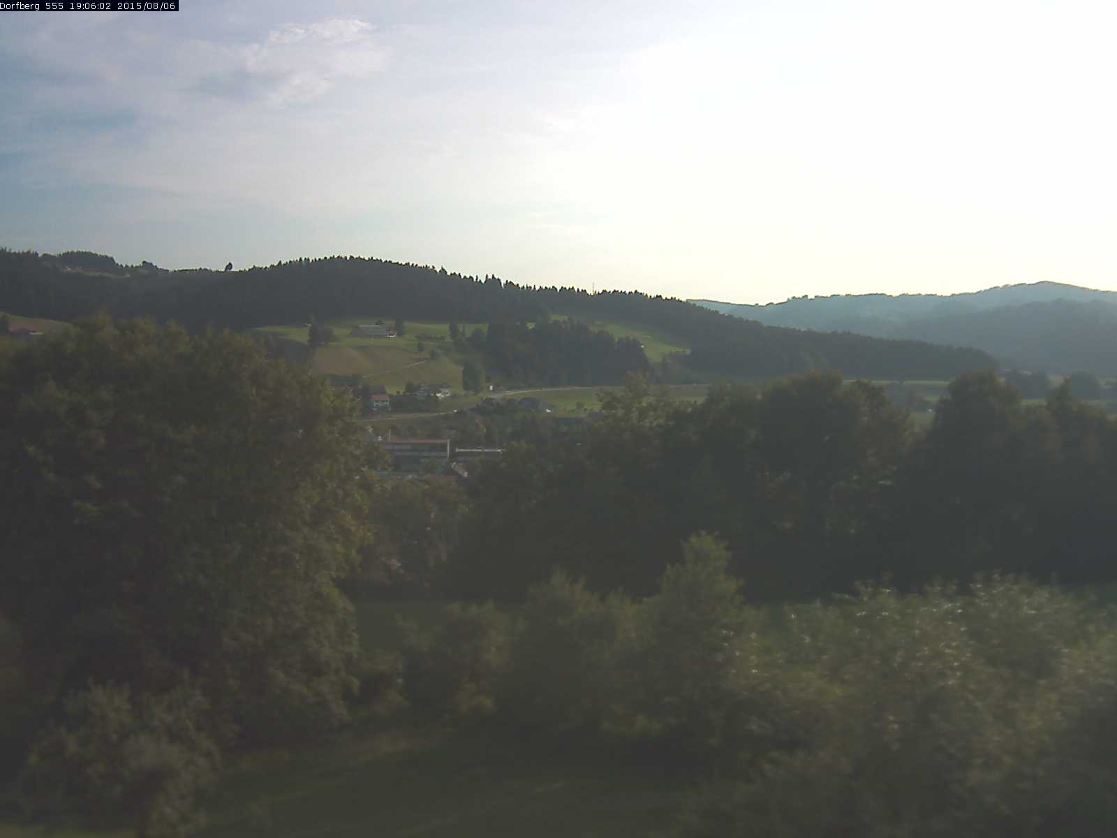 Webcam-Bild: Aussicht vom Dorfberg in Langnau 20150806-190601