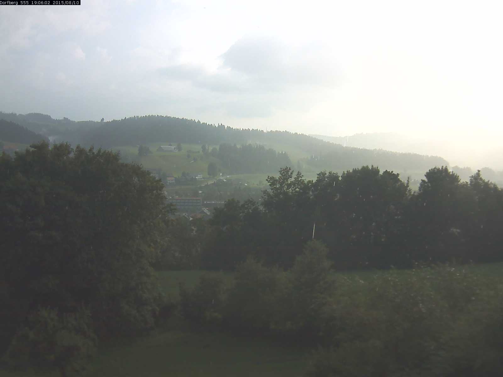 Webcam-Bild: Aussicht vom Dorfberg in Langnau 20150810-190601