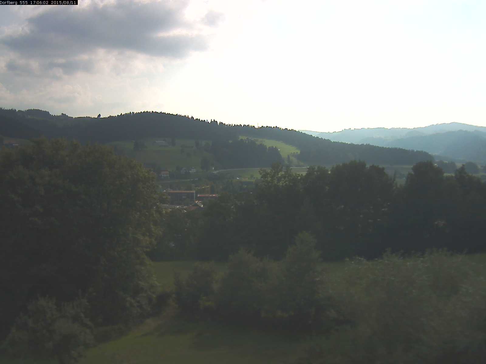 Webcam-Bild: Aussicht vom Dorfberg in Langnau 20150811-170601