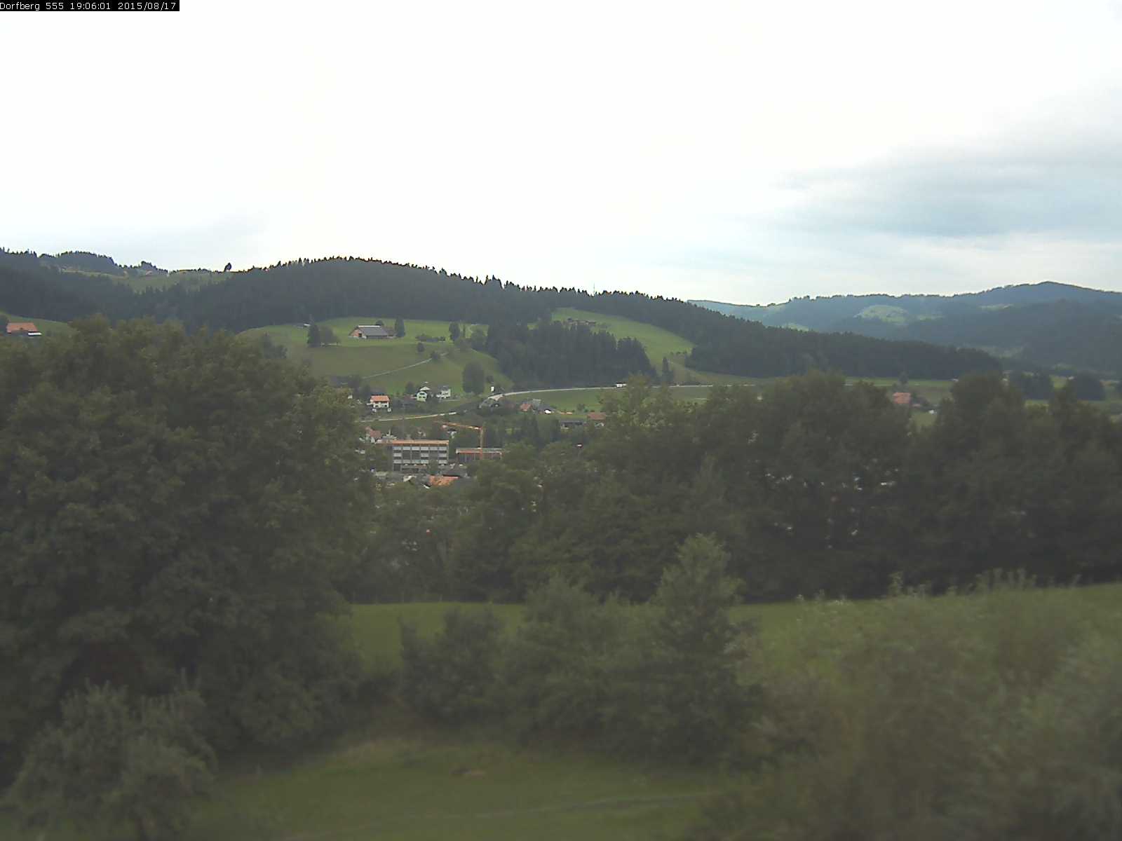 Webcam-Bild: Aussicht vom Dorfberg in Langnau 20150817-190601