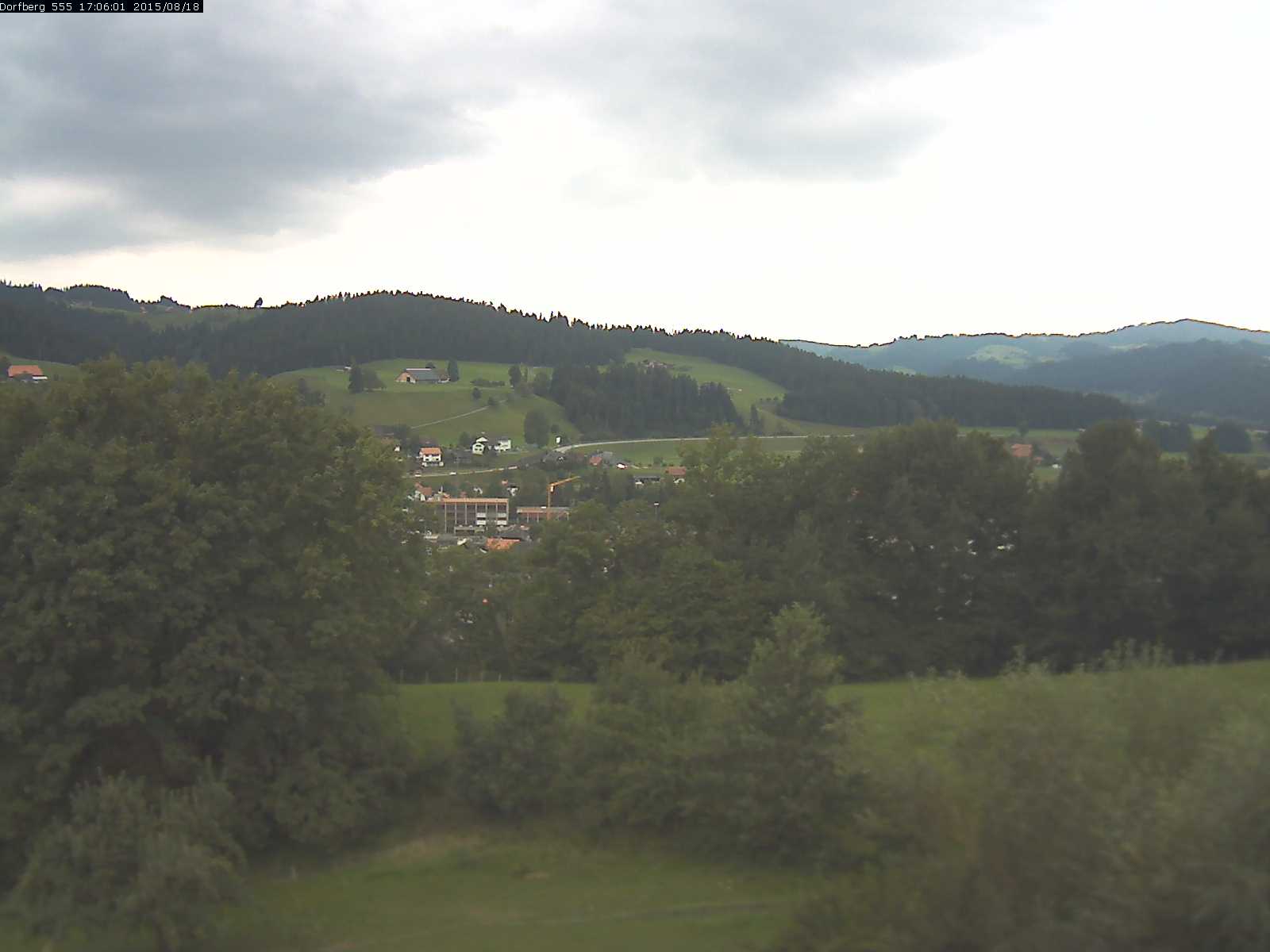 Webcam-Bild: Aussicht vom Dorfberg in Langnau 20150818-170601