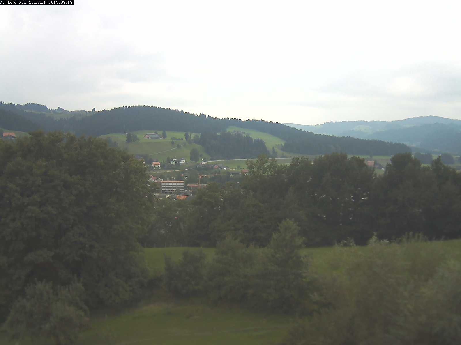 Webcam-Bild: Aussicht vom Dorfberg in Langnau 20150818-190601