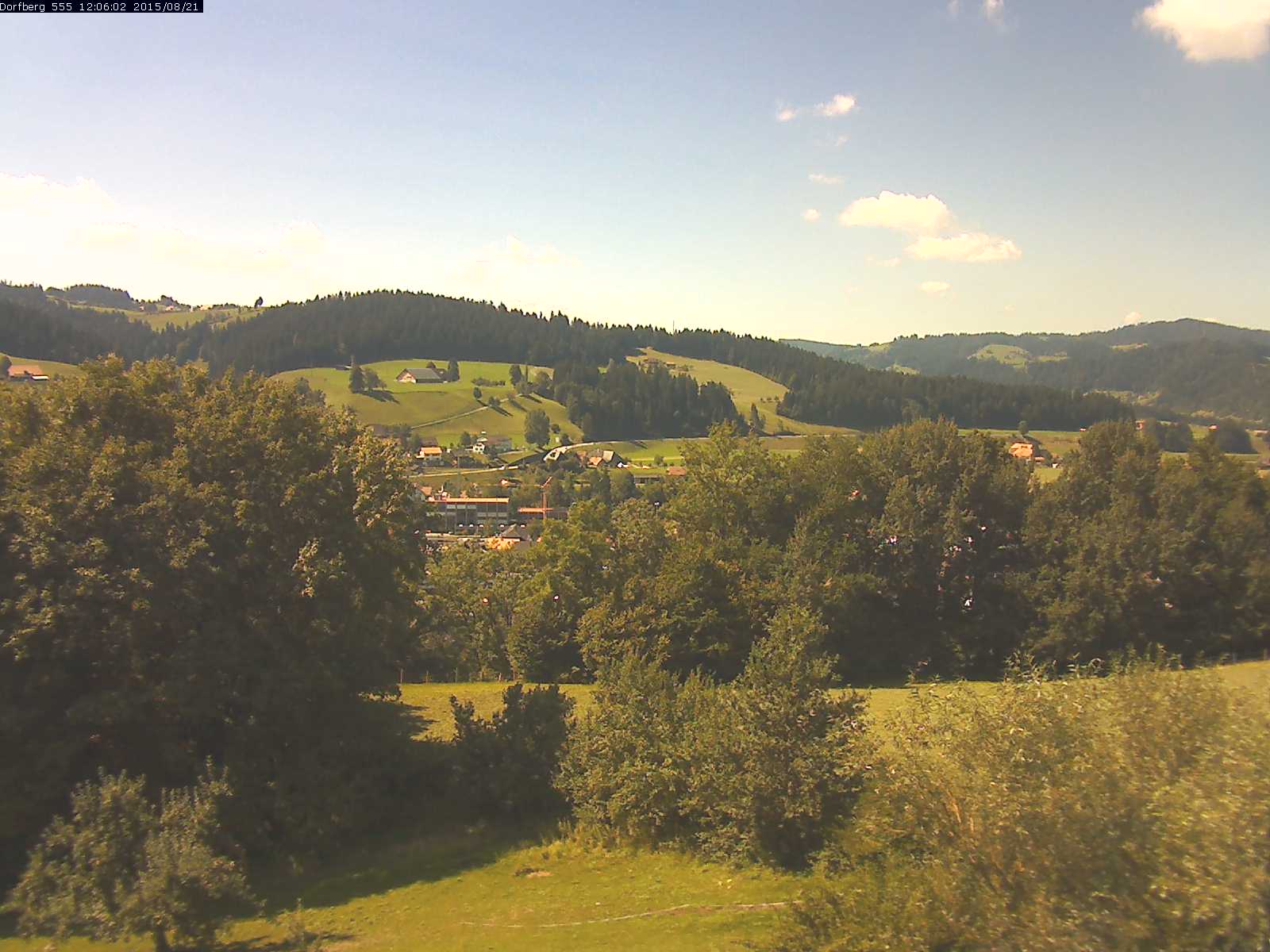 Webcam-Bild: Aussicht vom Dorfberg in Langnau 20150821-120601