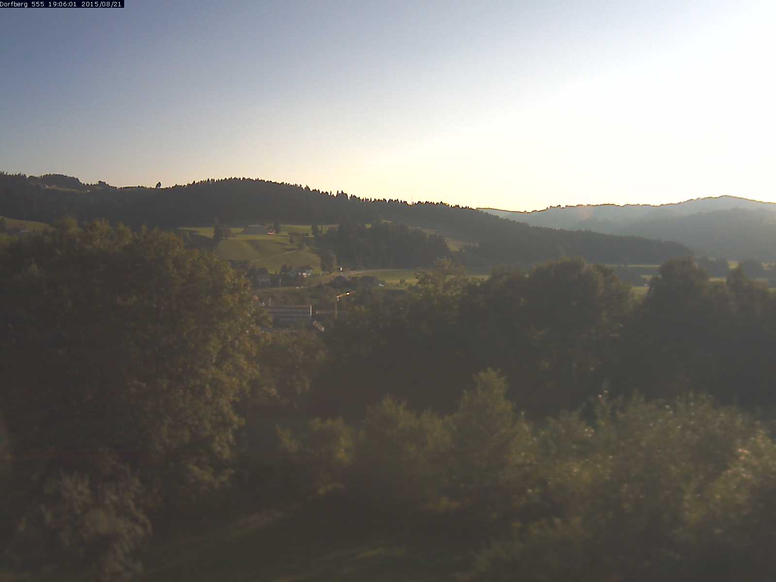 Webcam-Bild: Aussicht vom Dorfberg in Langnau 20150821-190601