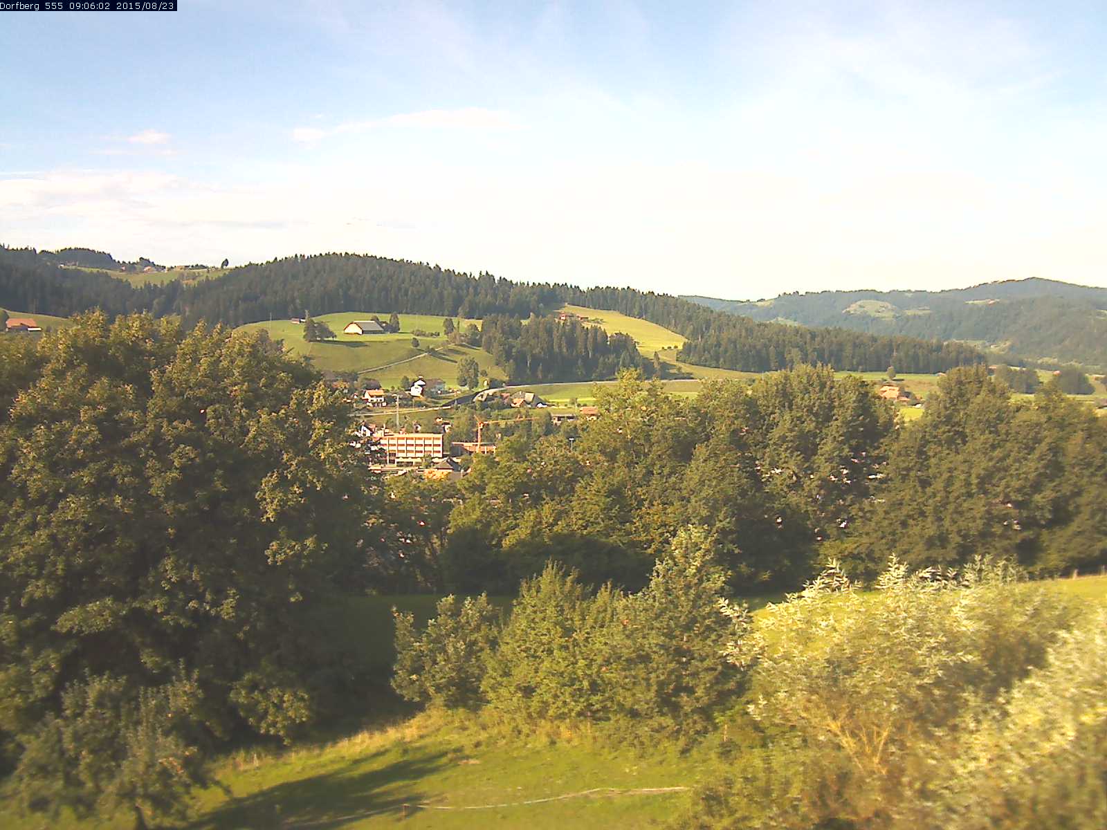 Webcam-Bild: Aussicht vom Dorfberg in Langnau 20150823-090601