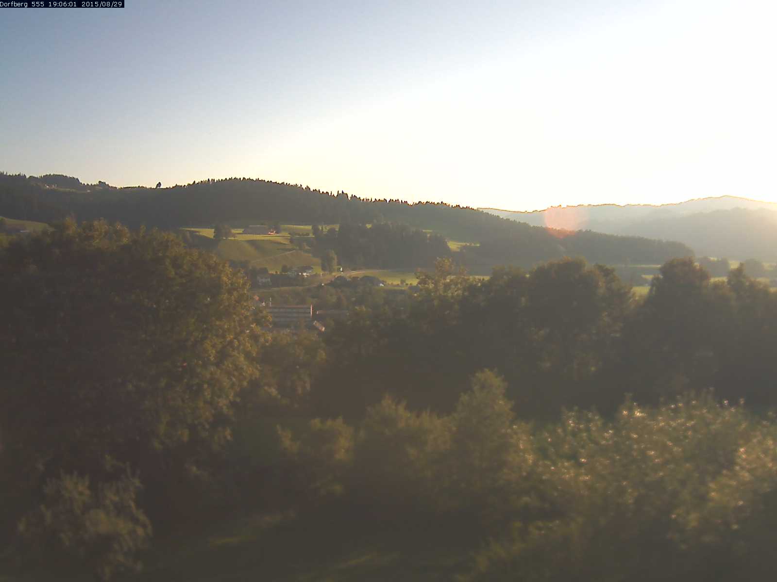 Webcam-Bild: Aussicht vom Dorfberg in Langnau 20150829-190601