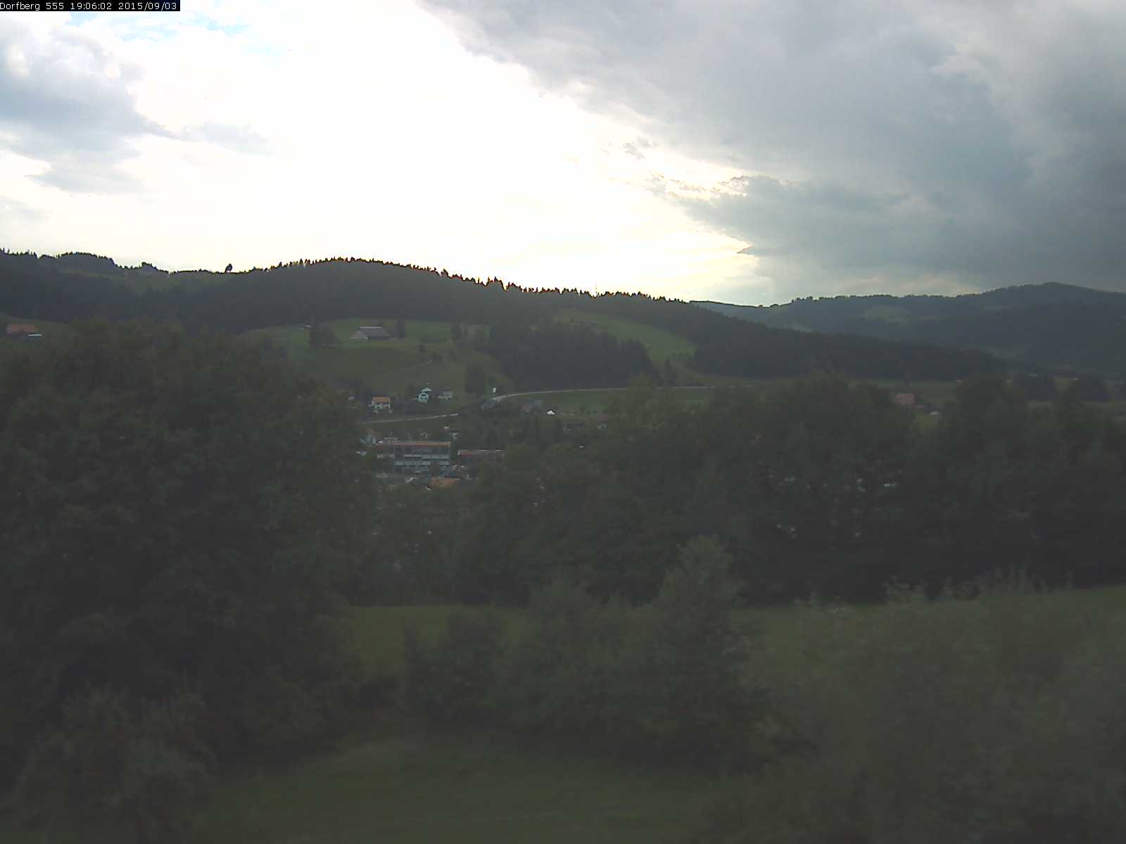 Webcam-Bild: Aussicht vom Dorfberg in Langnau 20150903-190601