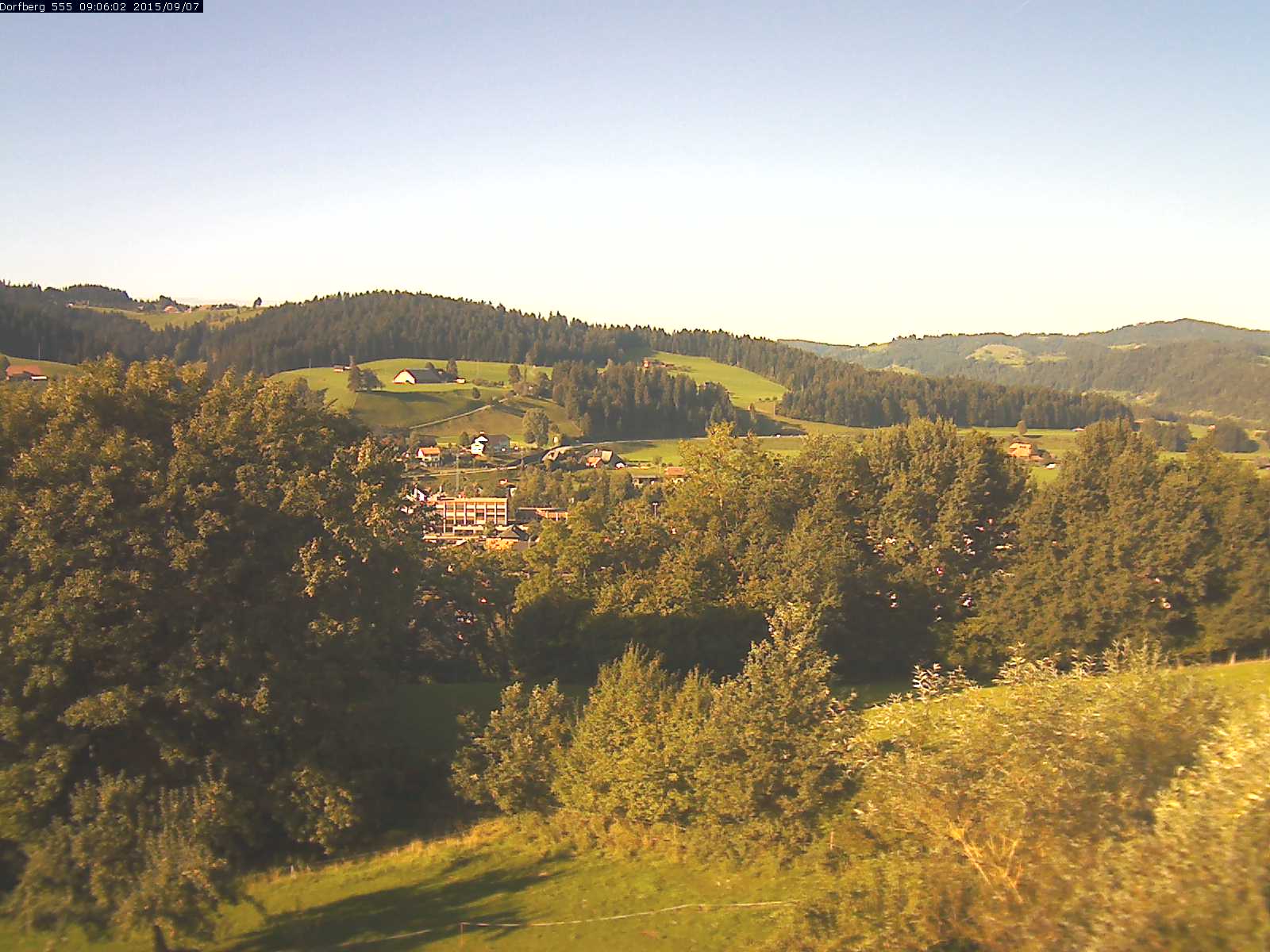 Webcam-Bild: Aussicht vom Dorfberg in Langnau 20150907-090601