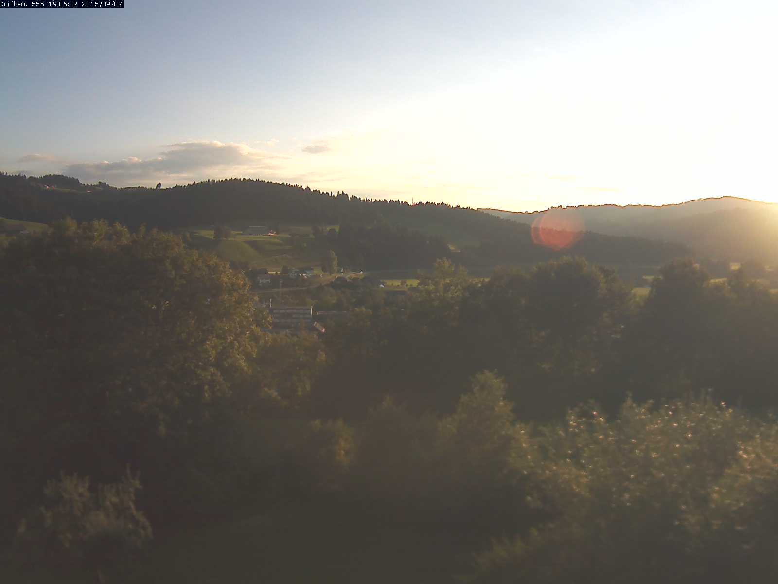Webcam-Bild: Aussicht vom Dorfberg in Langnau 20150907-190601