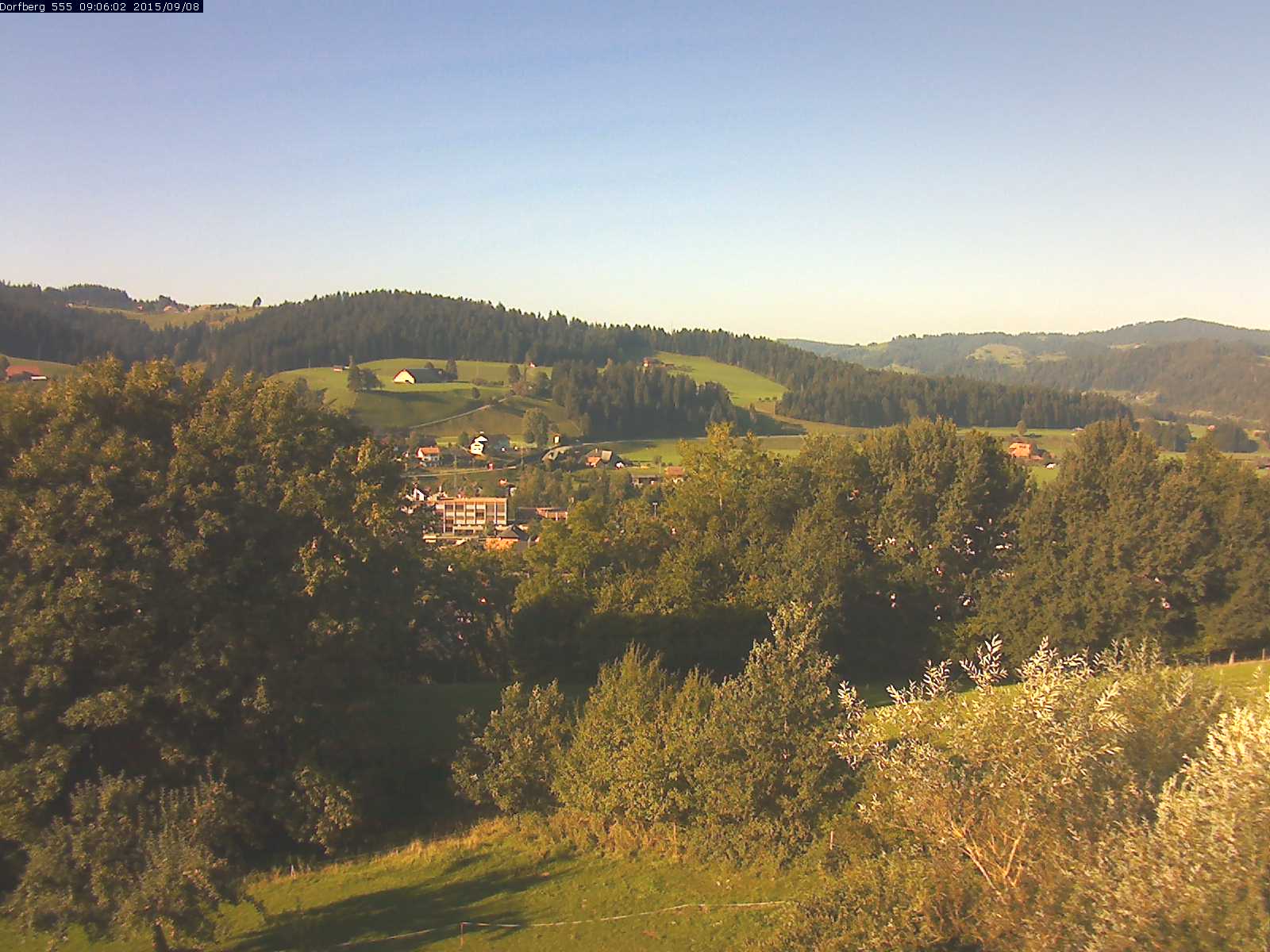 Webcam-Bild: Aussicht vom Dorfberg in Langnau 20150908-090602