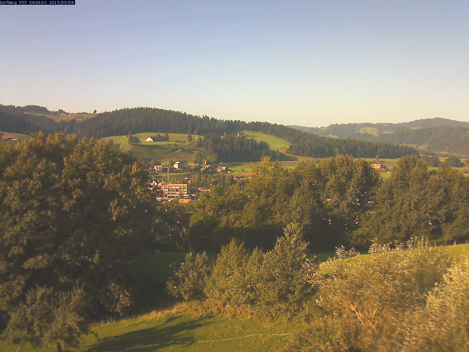 Webcam-Bild: Aussicht vom Dorfberg in Langnau 20150909-090601
