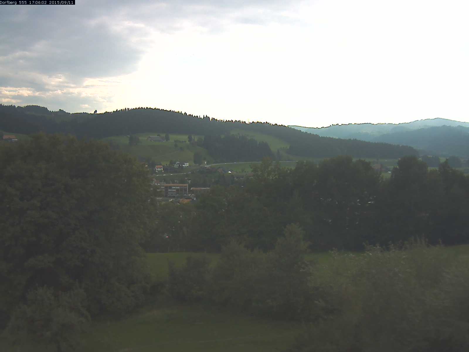 Webcam-Bild: Aussicht vom Dorfberg in Langnau 20150911-170601