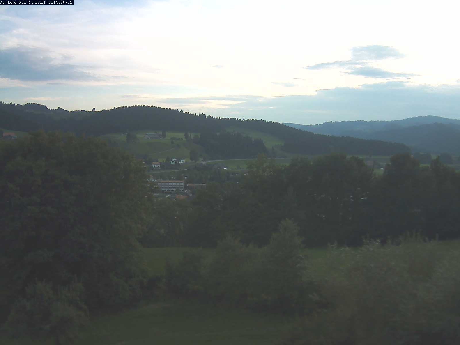 Webcam-Bild: Aussicht vom Dorfberg in Langnau 20150911-190601