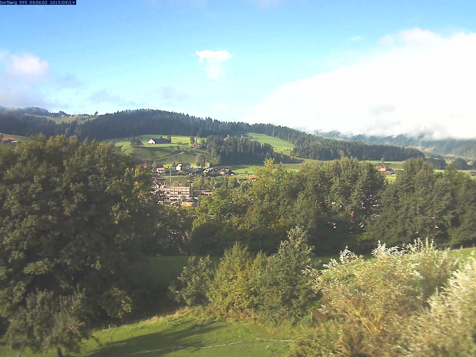 Webcam-Bild: Aussicht vom Dorfberg in Langnau 20150914-090601