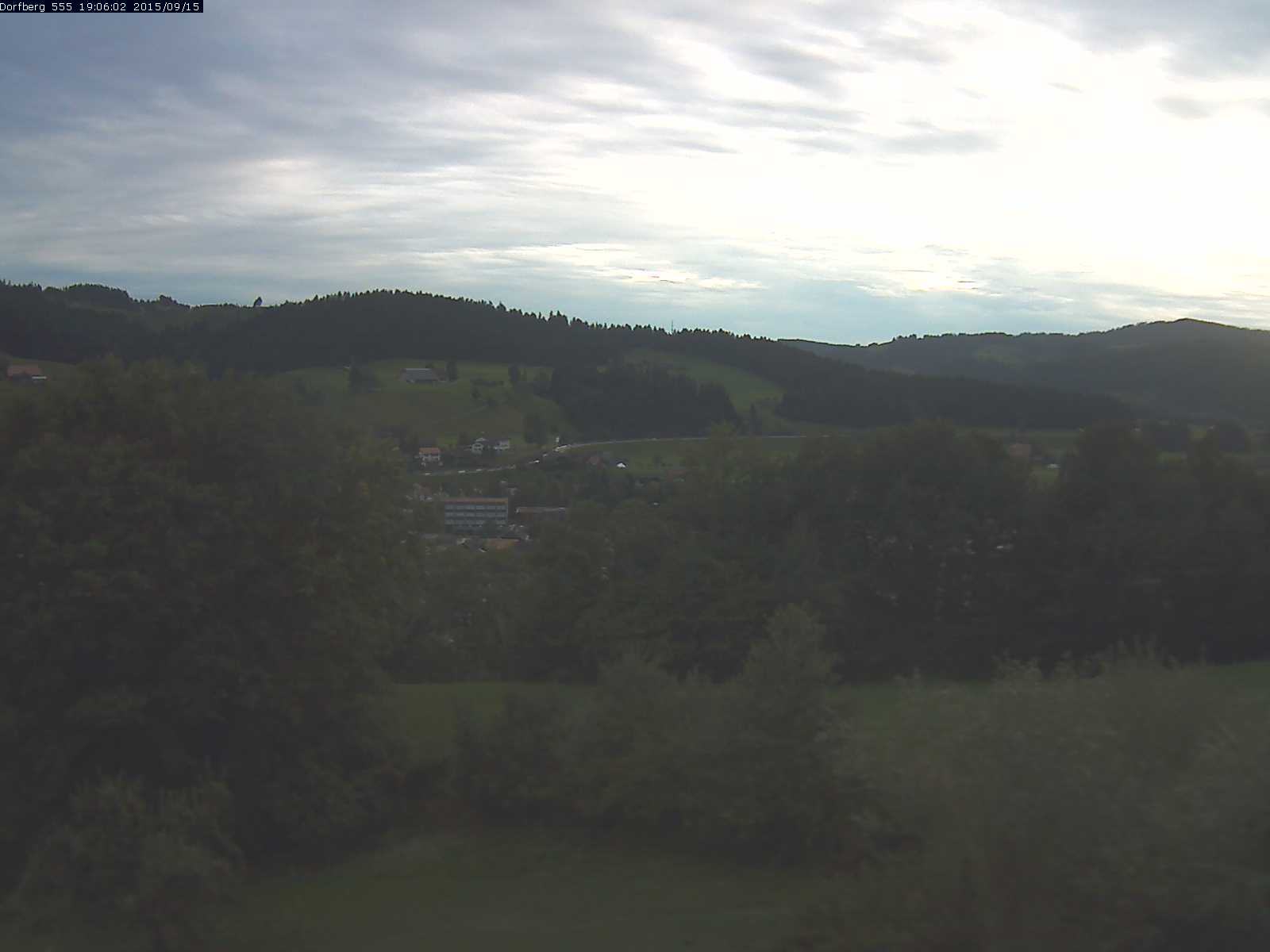 Webcam-Bild: Aussicht vom Dorfberg in Langnau 20150915-190601