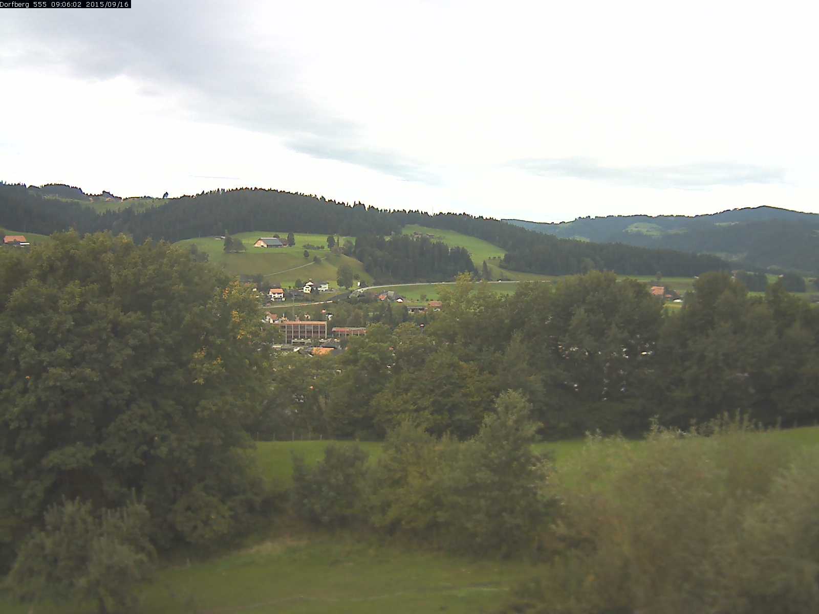 Webcam-Bild: Aussicht vom Dorfberg in Langnau 20150916-090601
