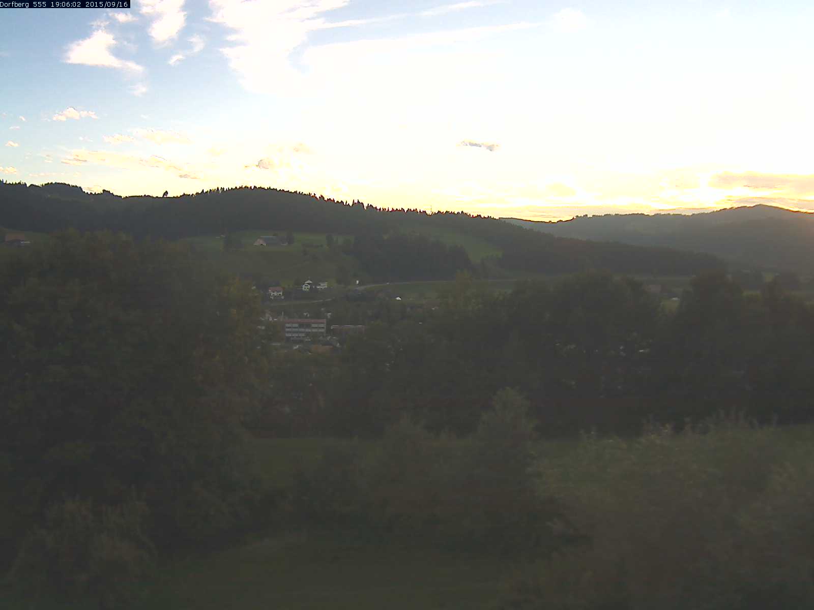 Webcam-Bild: Aussicht vom Dorfberg in Langnau 20150916-190601