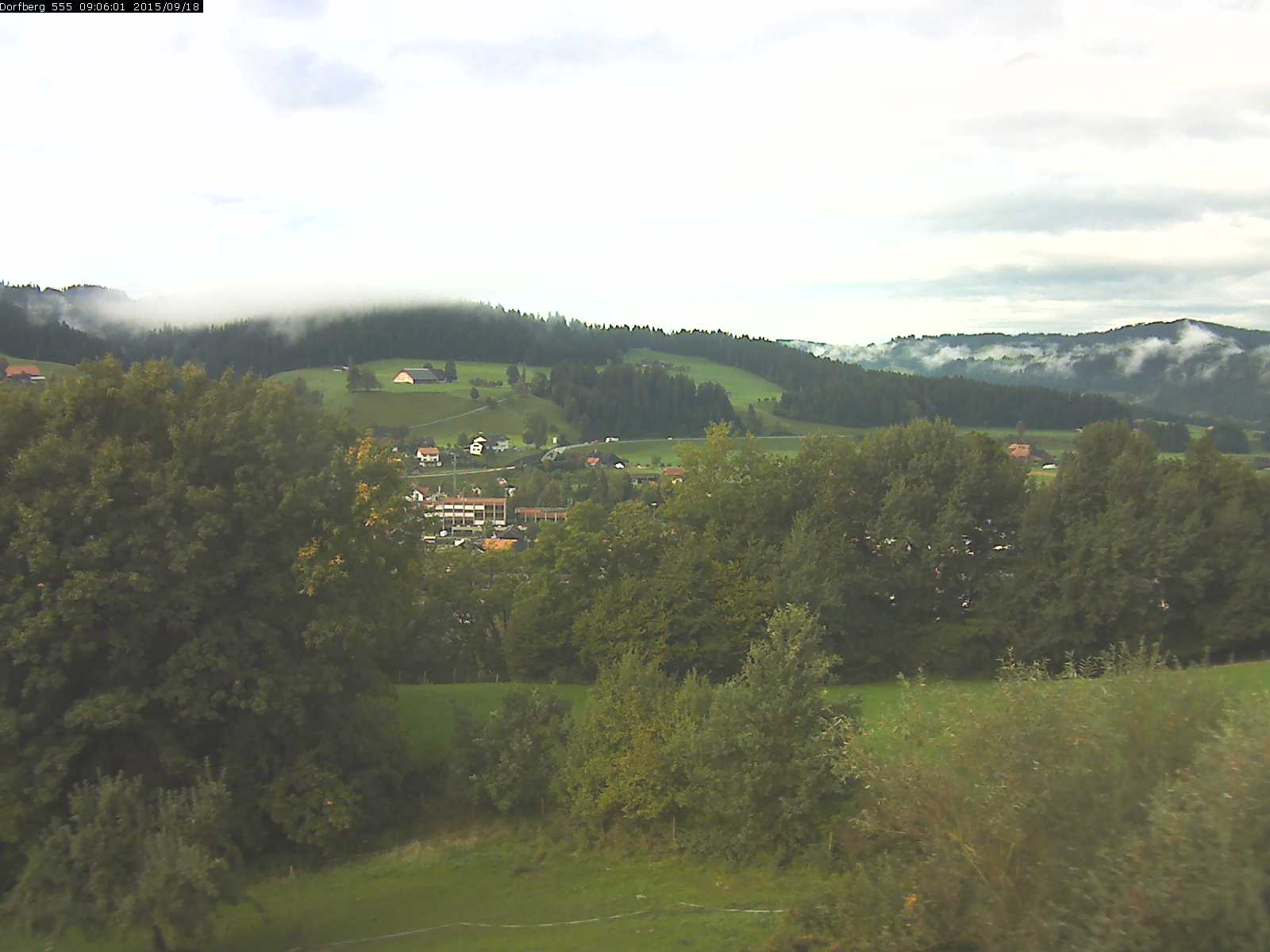 Webcam-Bild: Aussicht vom Dorfberg in Langnau 20150918-090601