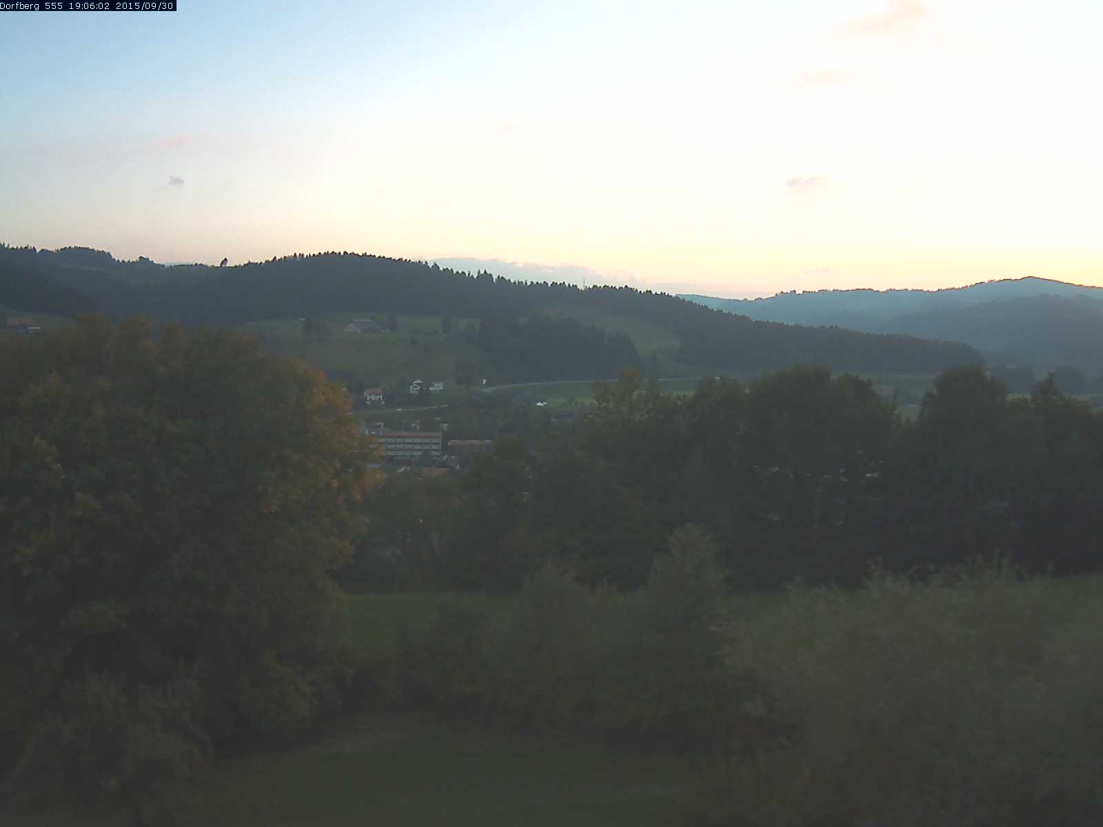 Webcam-Bild: Aussicht vom Dorfberg in Langnau 20150930-190601