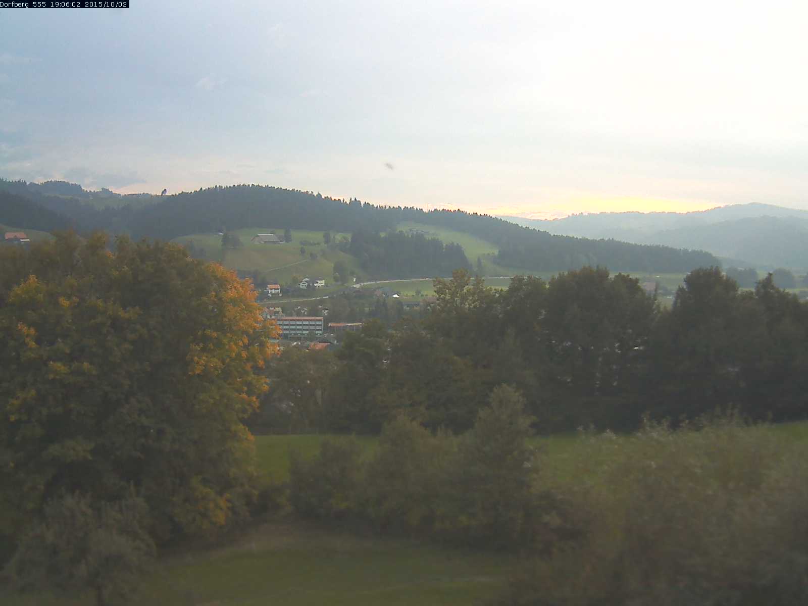 Webcam-Bild: Aussicht vom Dorfberg in Langnau 20151002-190601