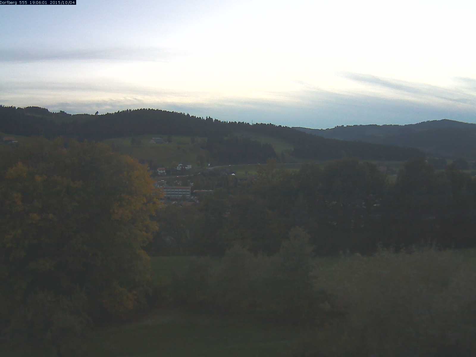 Webcam-Bild: Aussicht vom Dorfberg in Langnau 20151004-190601