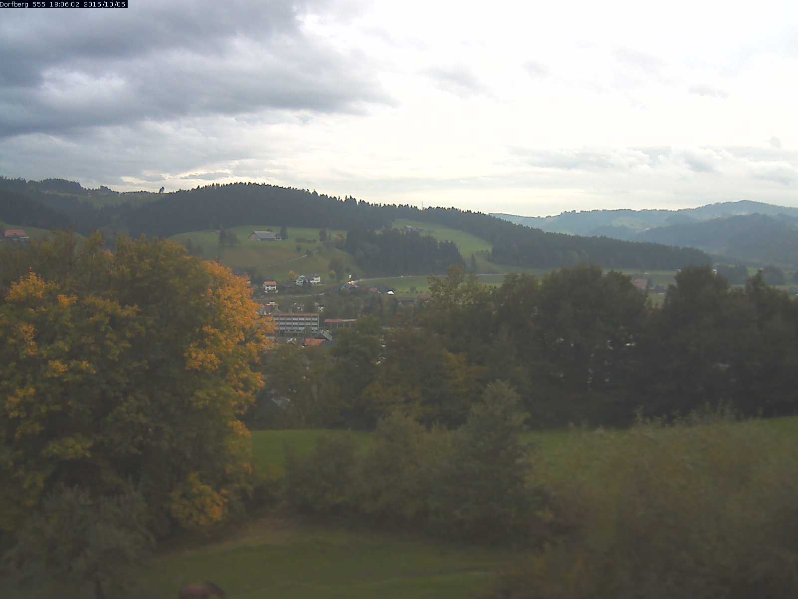 Webcam-Bild: Aussicht vom Dorfberg in Langnau 20151005-180601