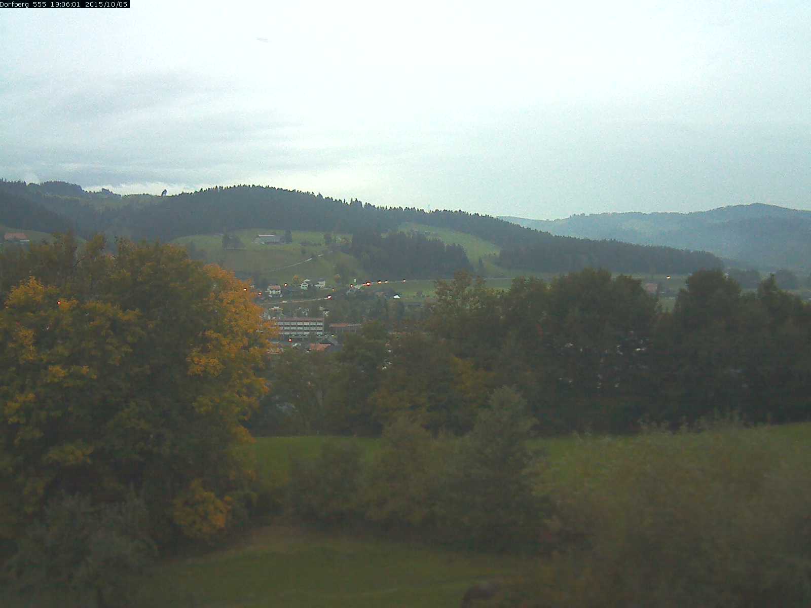Webcam-Bild: Aussicht vom Dorfberg in Langnau 20151005-190601