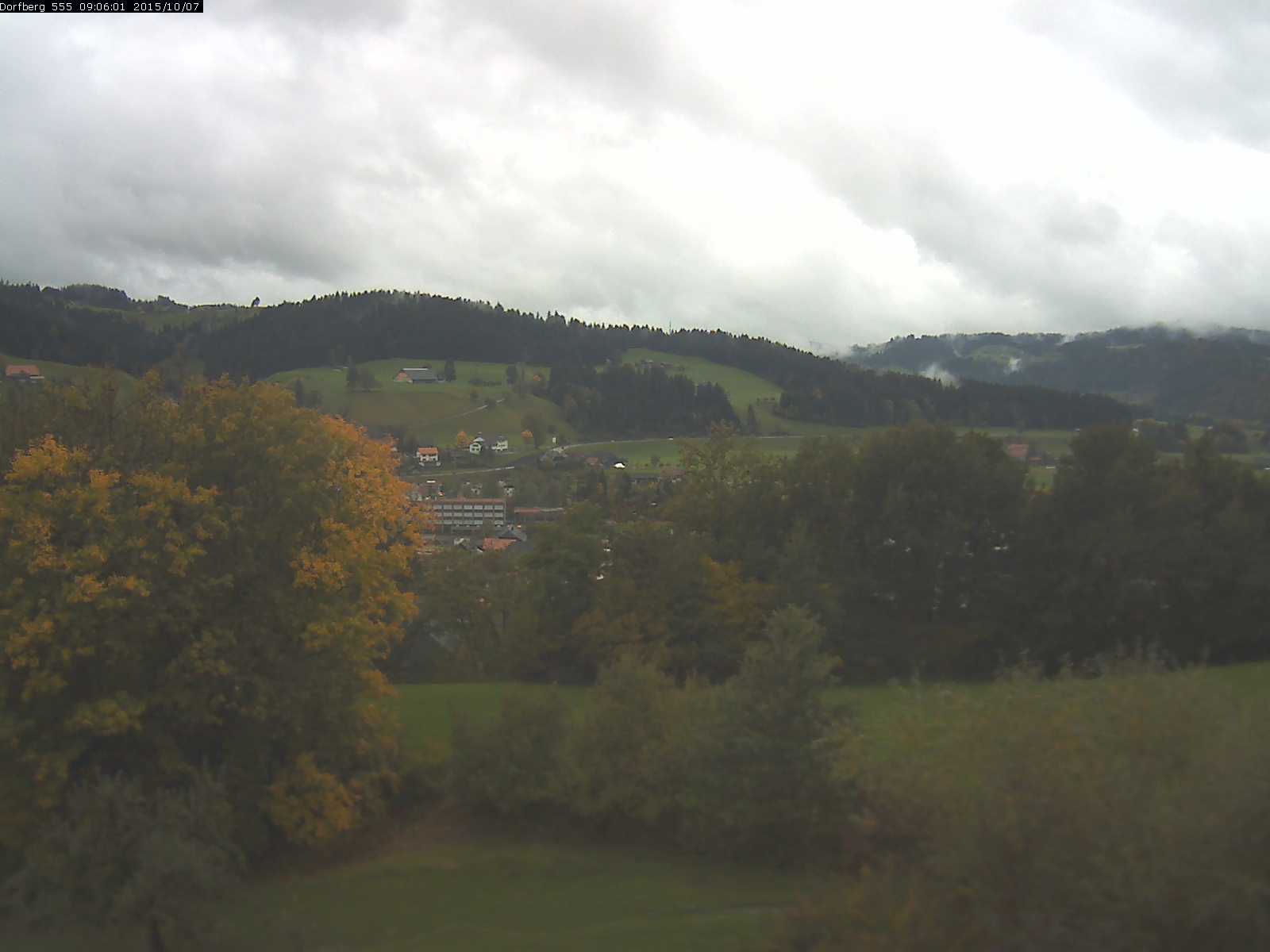 Webcam-Bild: Aussicht vom Dorfberg in Langnau 20151007-090601
