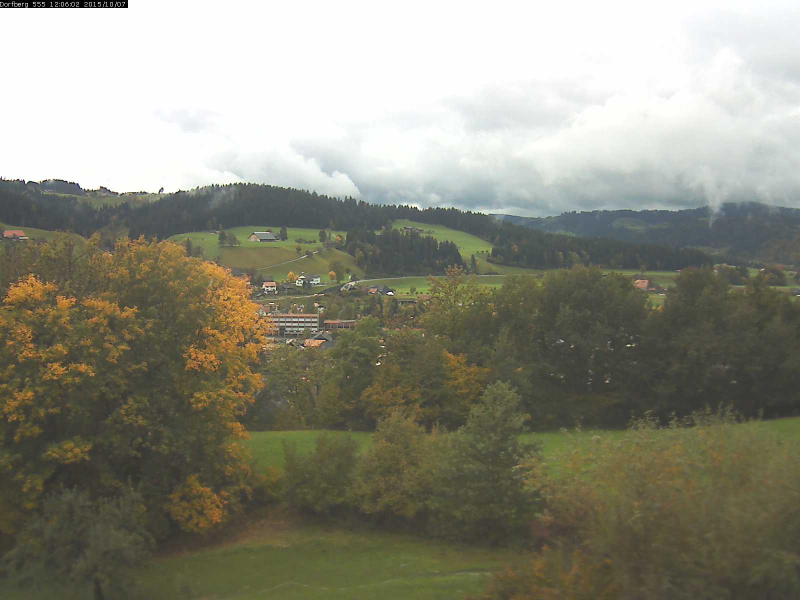 Webcam-Bild: Aussicht vom Dorfberg in Langnau 20151007-120601
