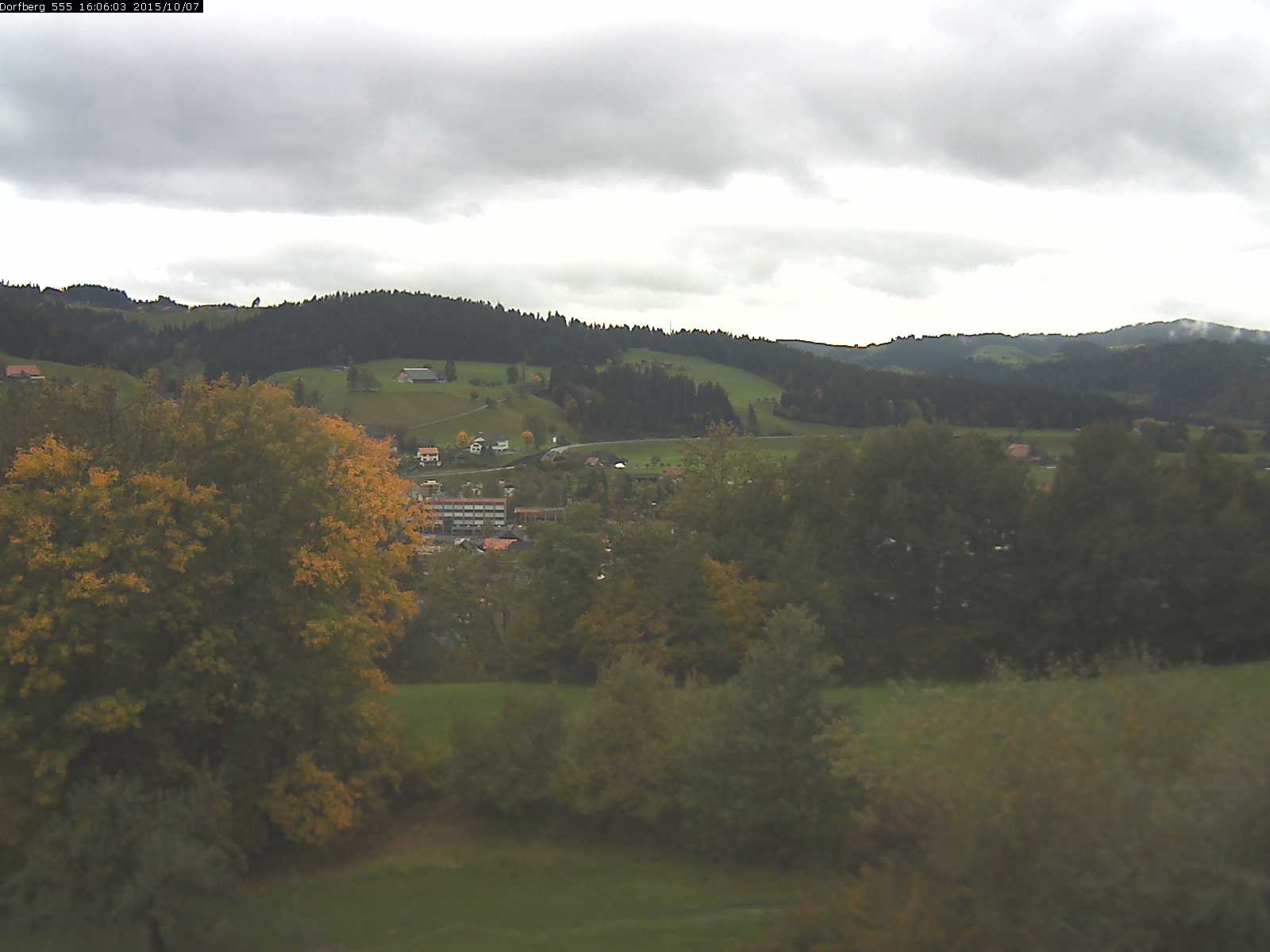 Webcam-Bild: Aussicht vom Dorfberg in Langnau 20151007-160601