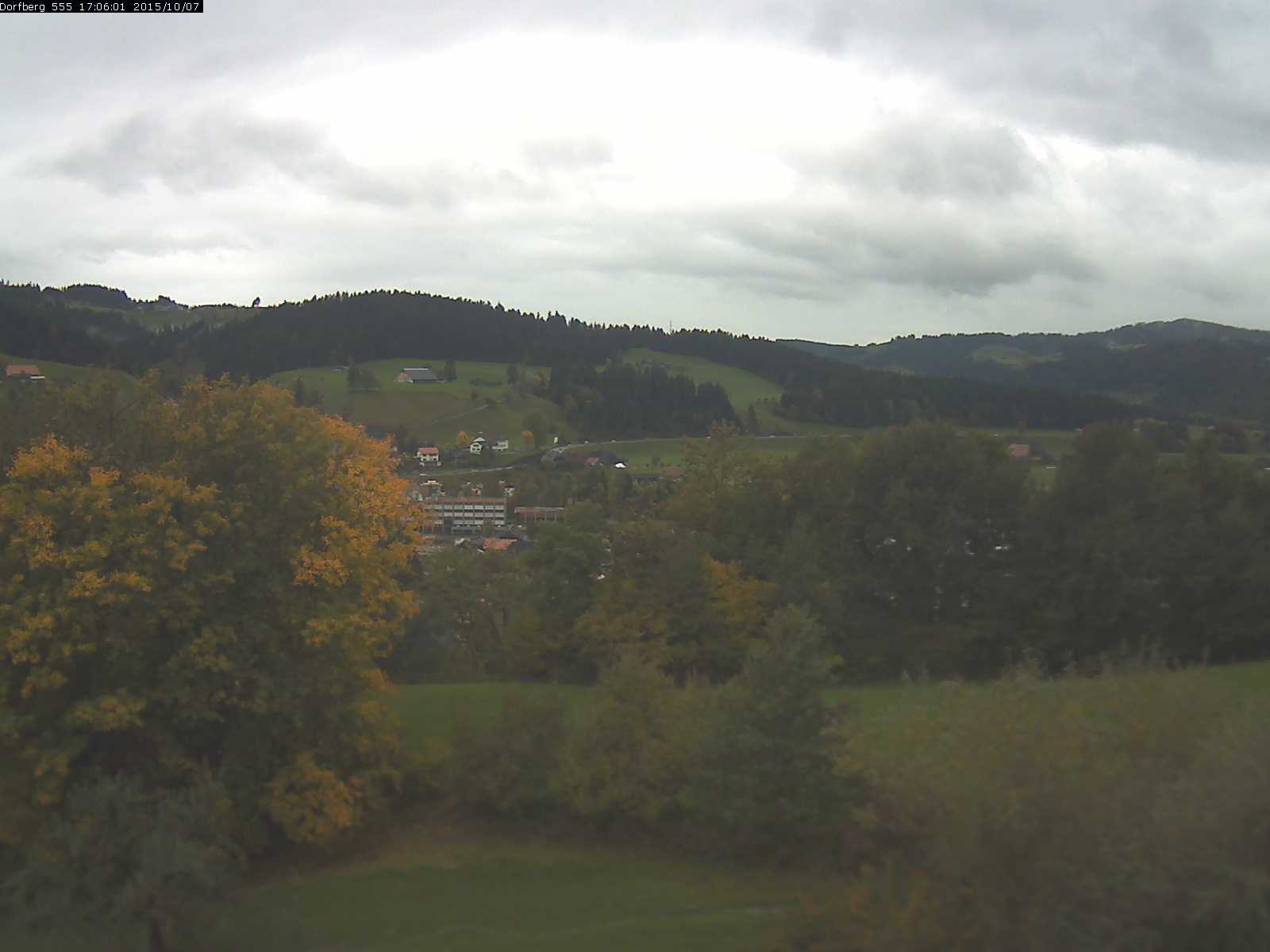 Webcam-Bild: Aussicht vom Dorfberg in Langnau 20151007-170601