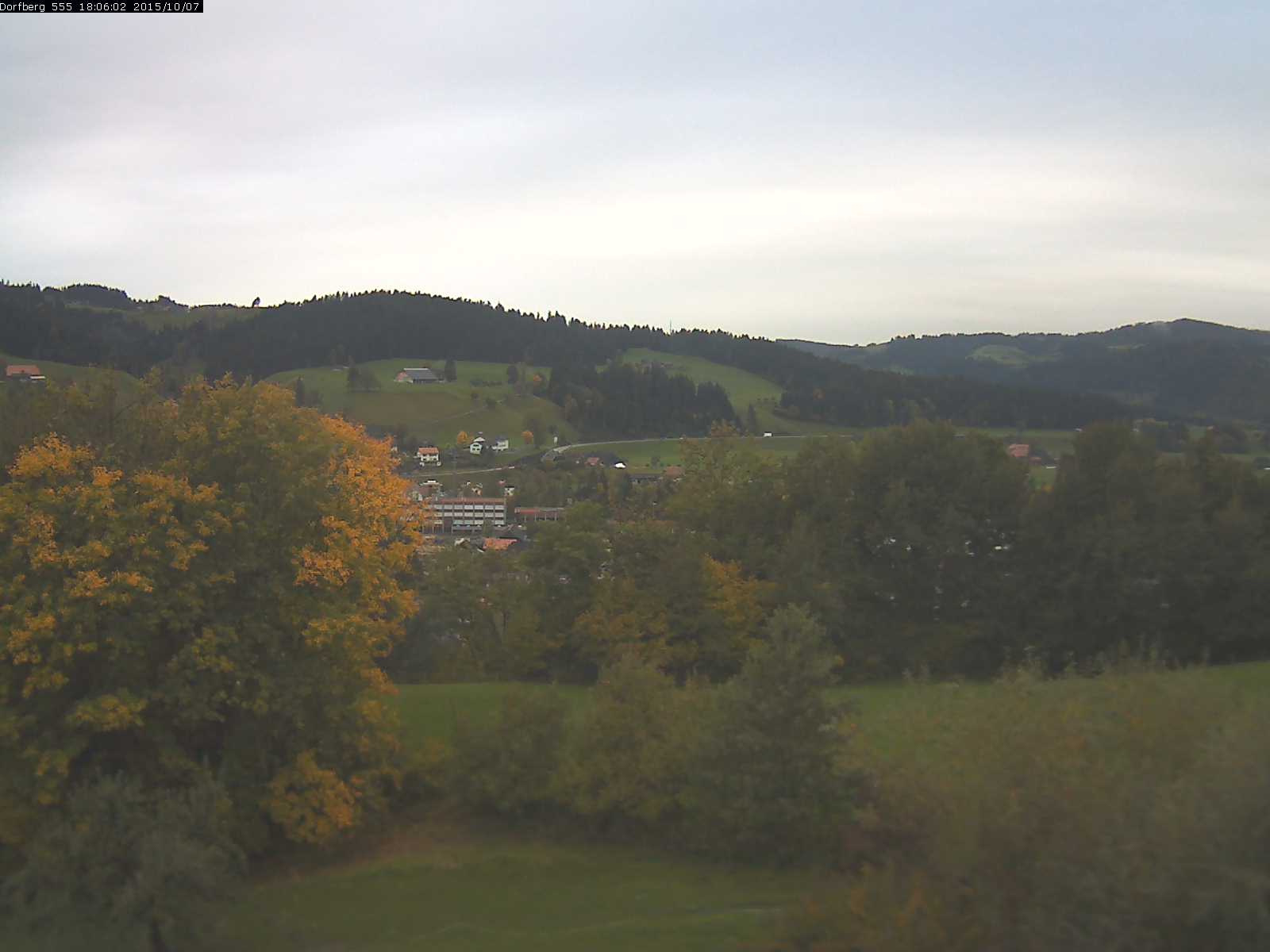 Webcam-Bild: Aussicht vom Dorfberg in Langnau 20151007-180601