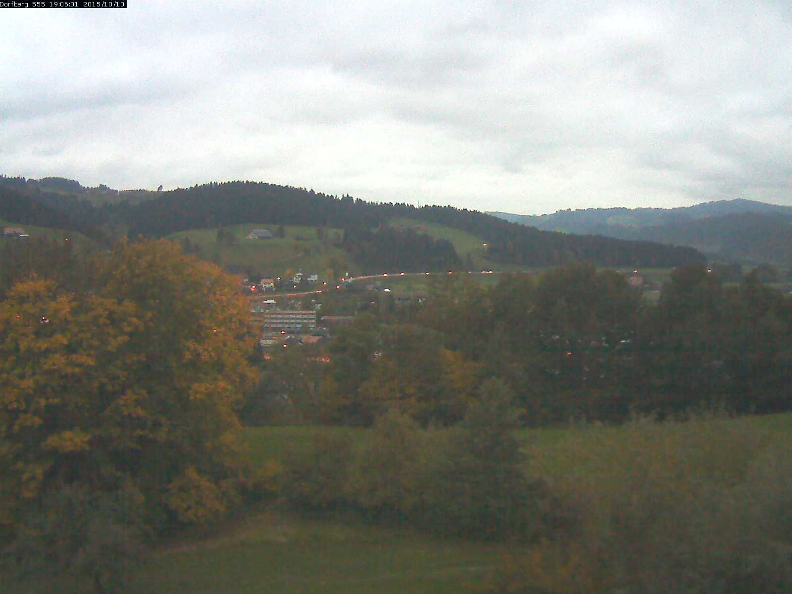 Webcam-Bild: Aussicht vom Dorfberg in Langnau 20151010-190601