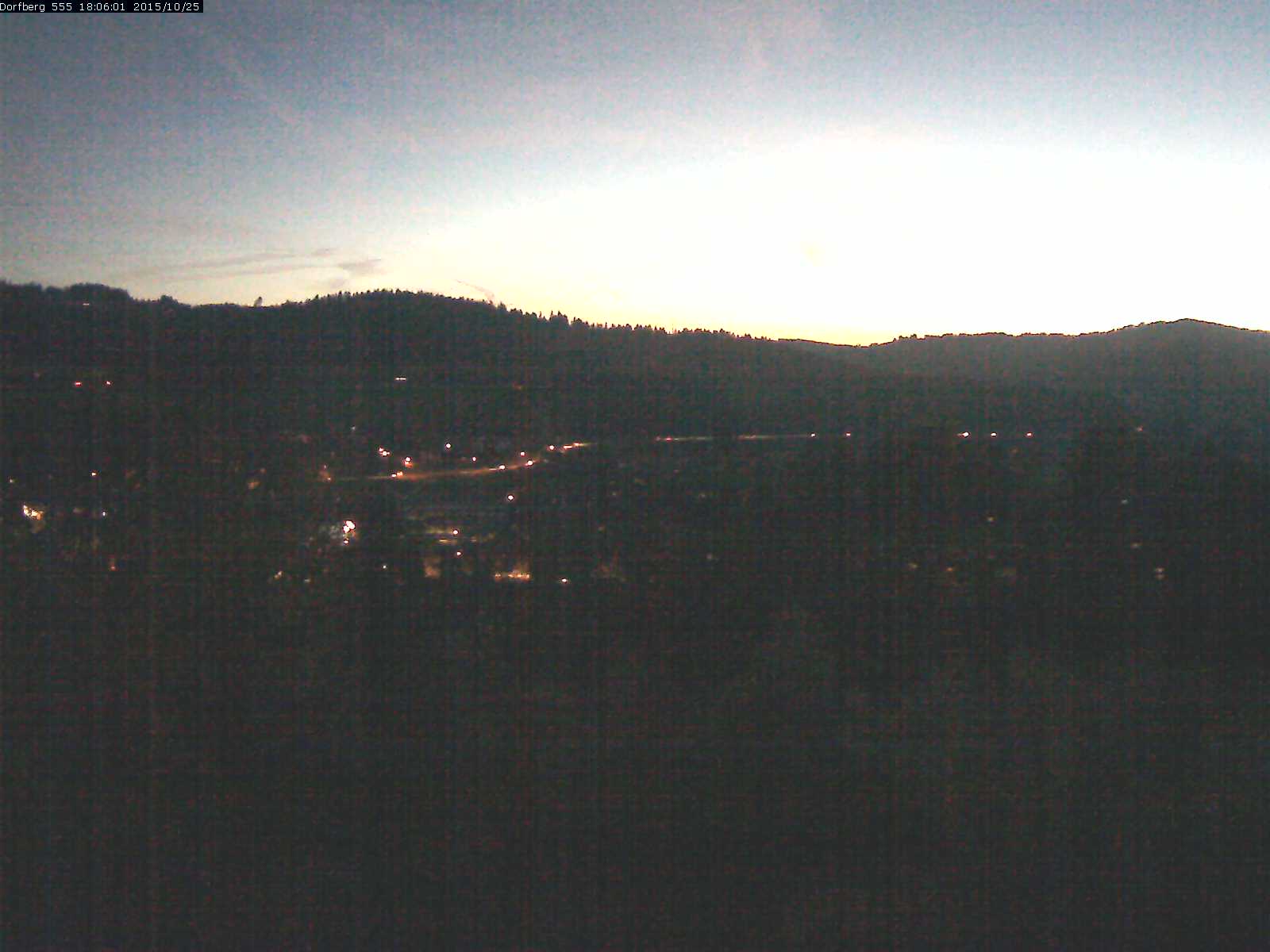 Webcam-Bild: Aussicht vom Dorfberg in Langnau 20151025-180601