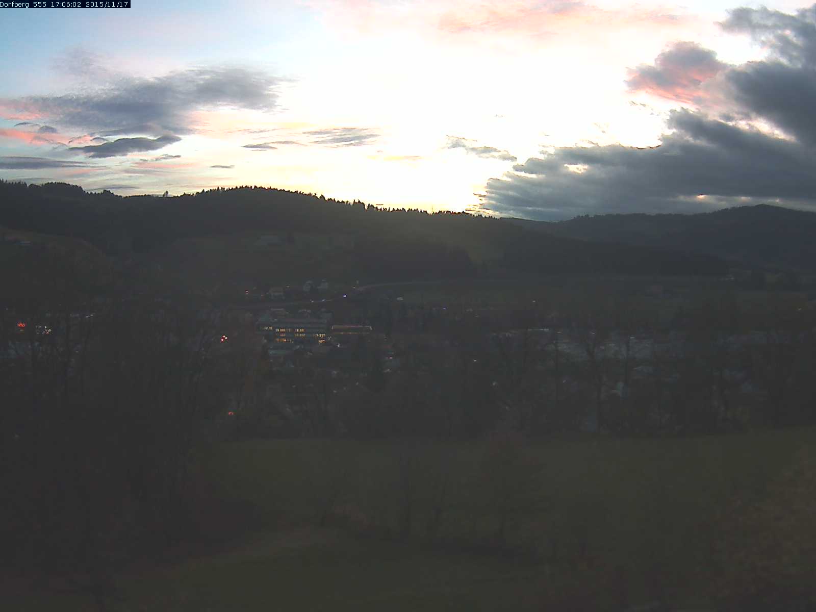 Webcam-Bild: Aussicht vom Dorfberg in Langnau 20151117-170601