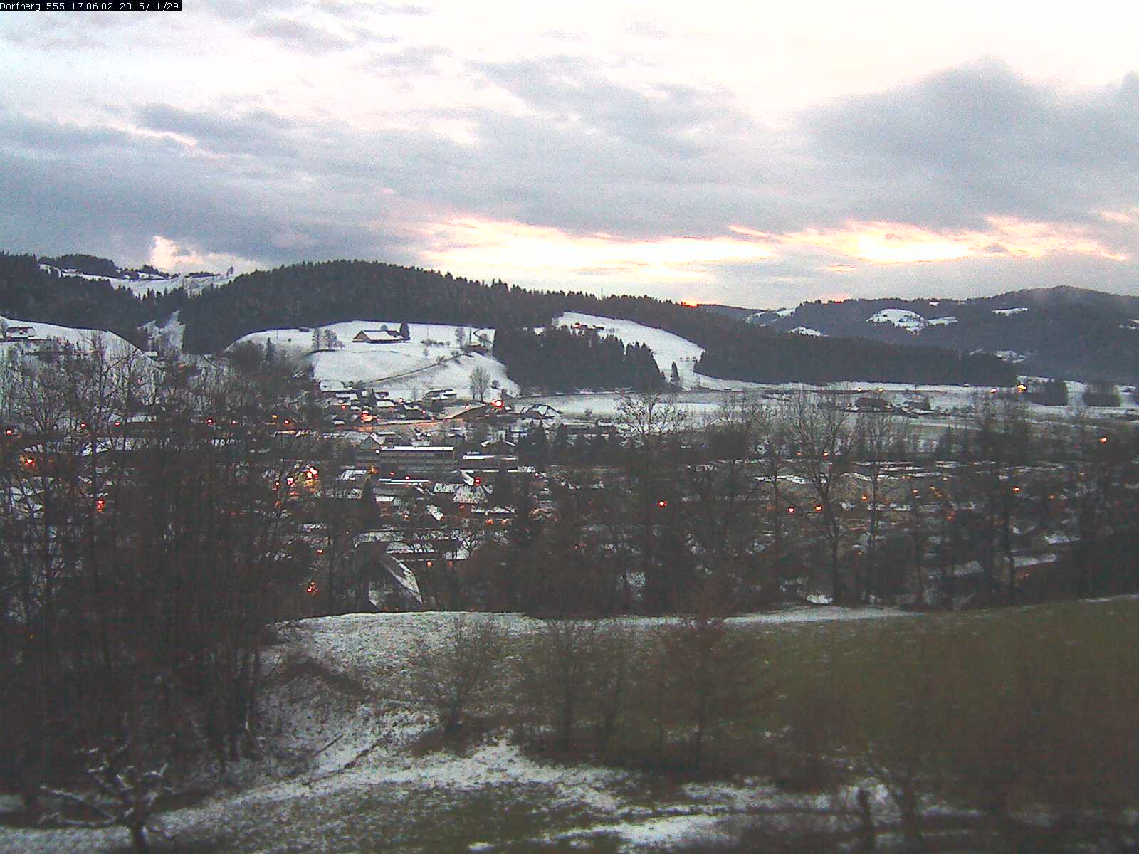 Webcam-Bild: Aussicht vom Dorfberg in Langnau 20151129-170601